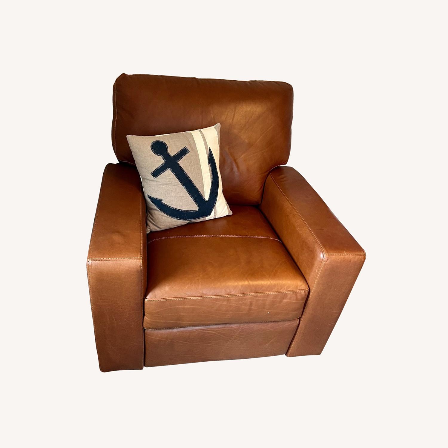 Jordan's Furniture Comfortable Italian Leather Recliner AptDeco