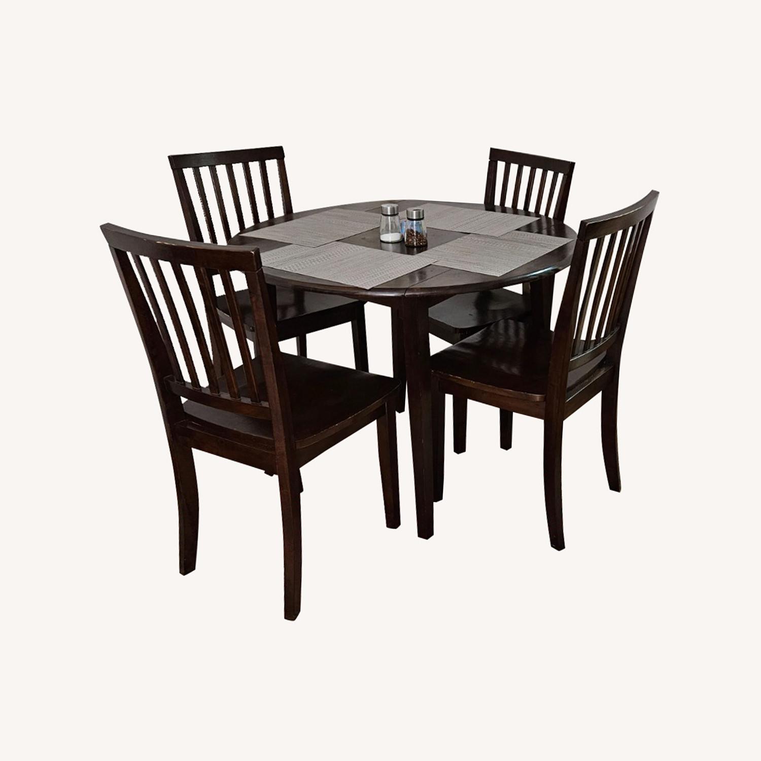 Bob's Discount Expandable Dinner Table and 4 Chairs - image-0