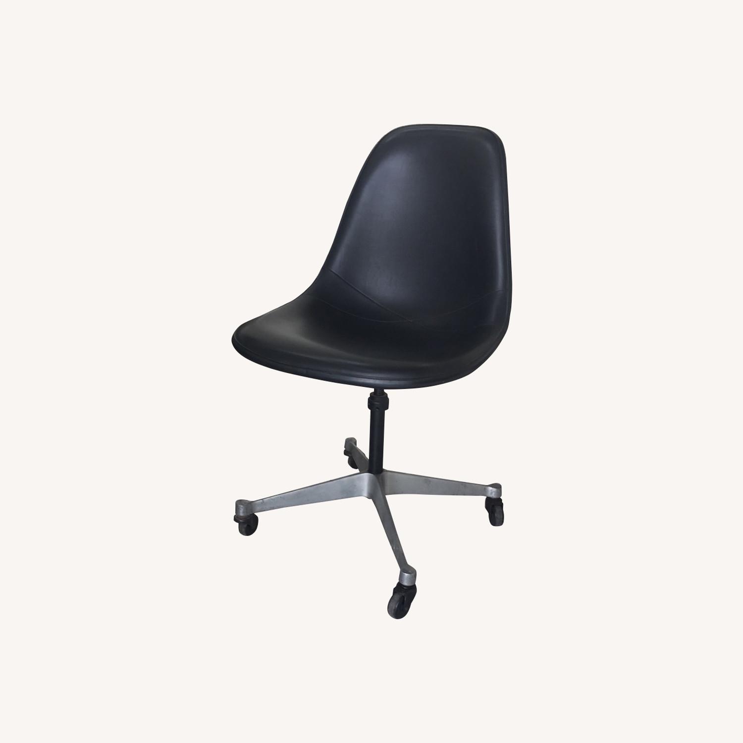 Set of 4 Eames Shell Chairs With Casters AptDeco