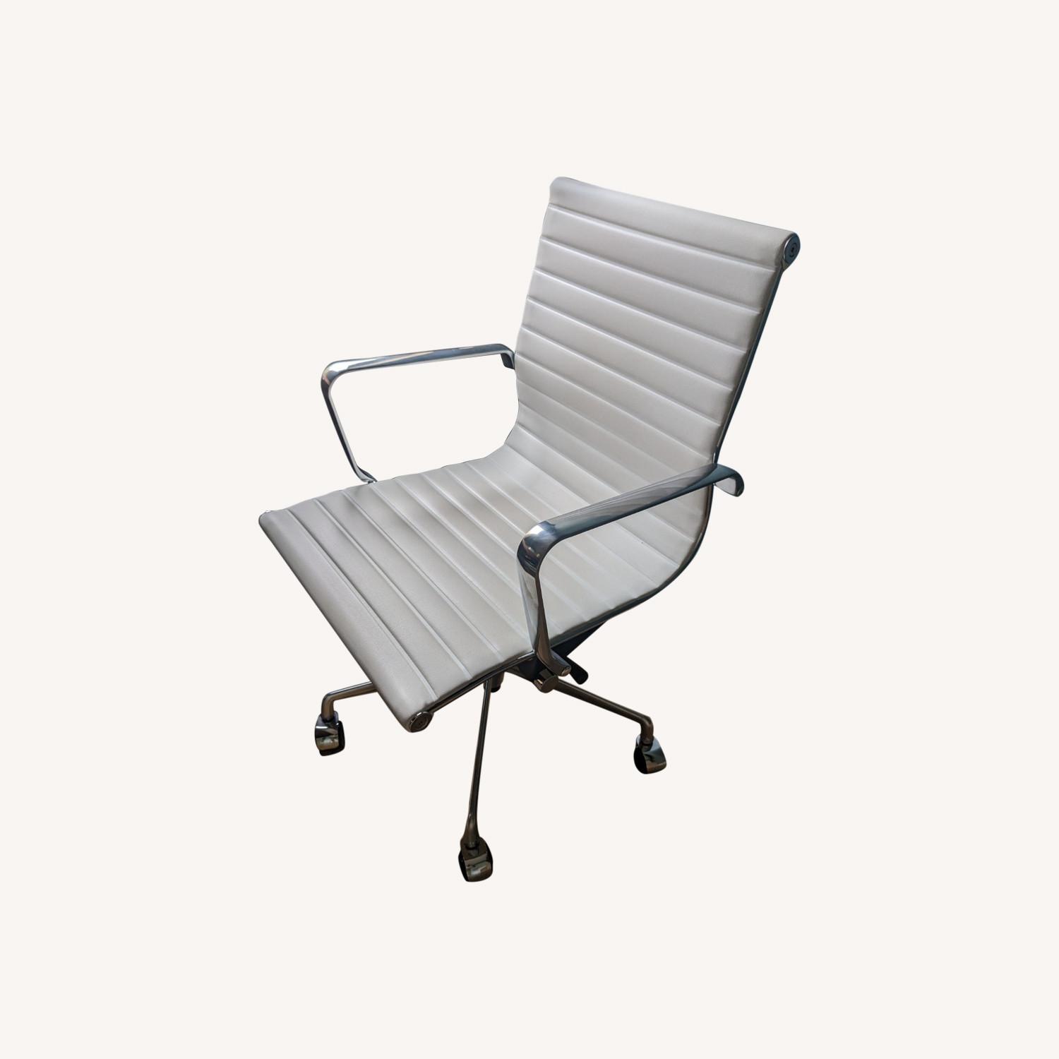 Herman Miller Eames Aluminum Office Chair AptDeco
