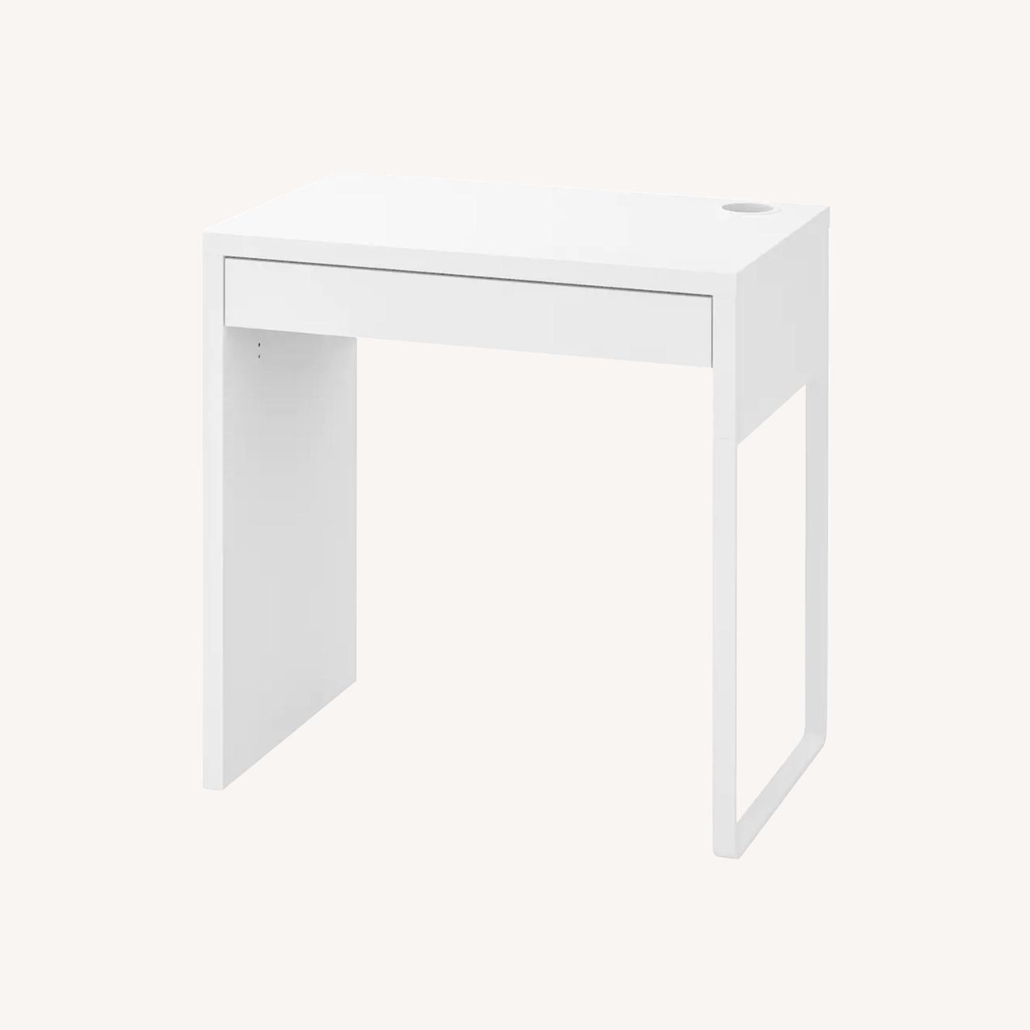 IKEA MICKE Desk in White AptDeco