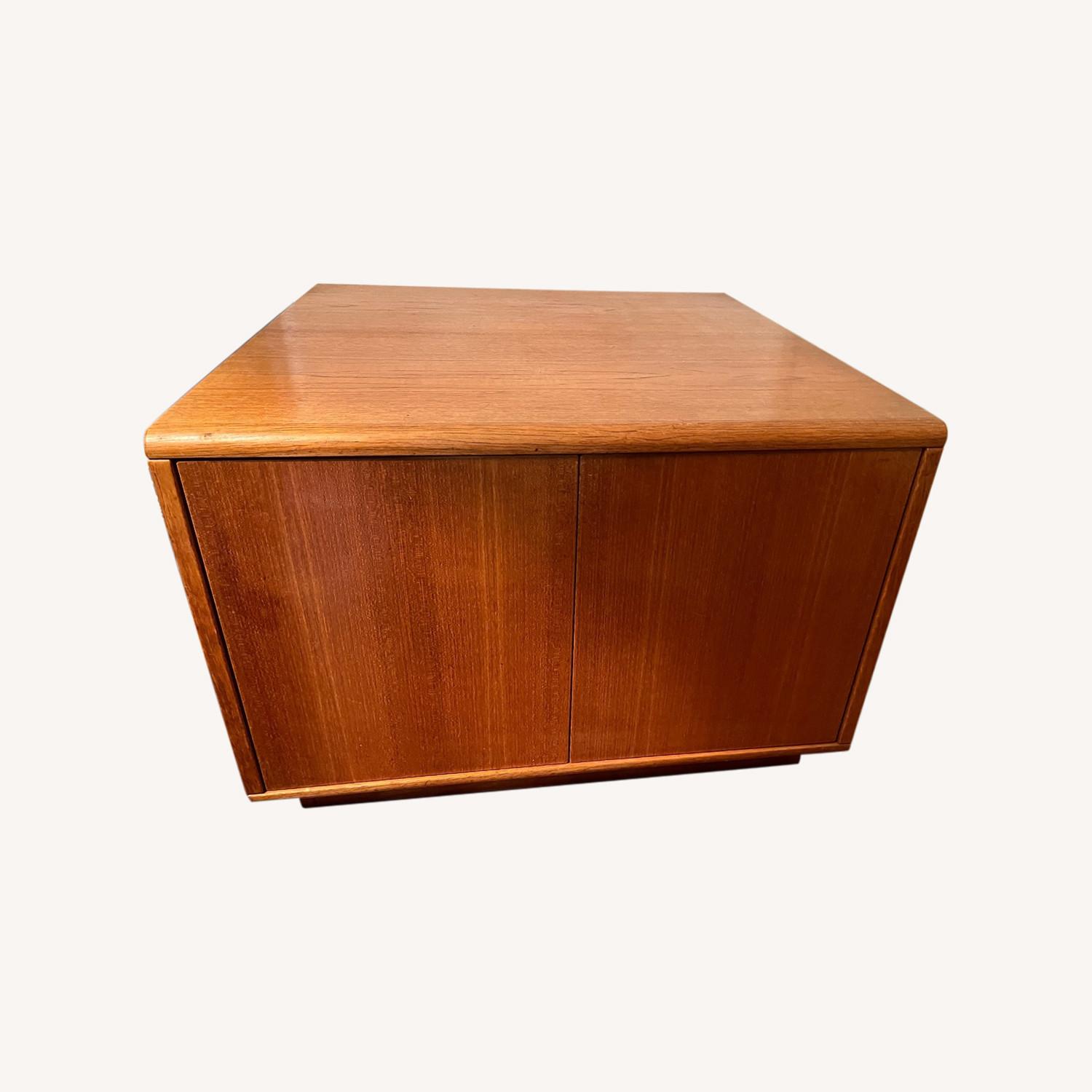 Jesse Chicago Corner Table - image-0