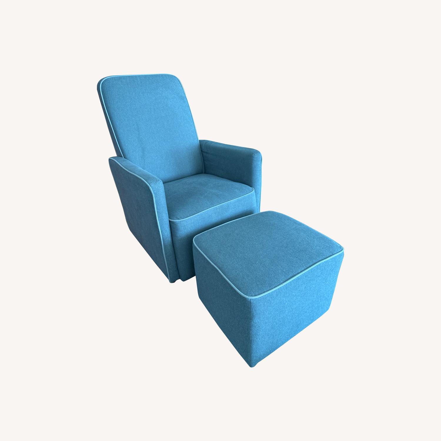 DaVinvi Baby Glider and Ottoman AptDeco