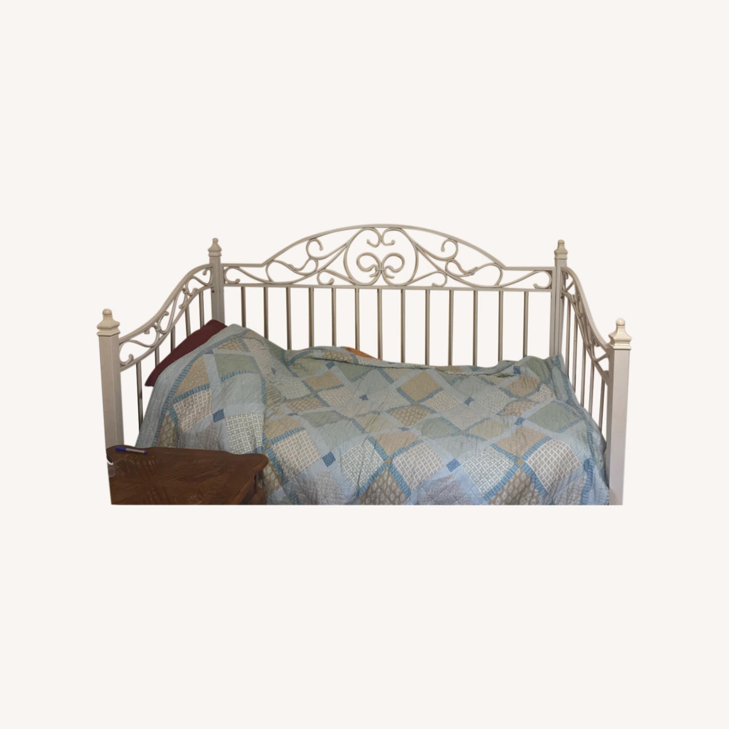 Two Day Design Daybed - image-0