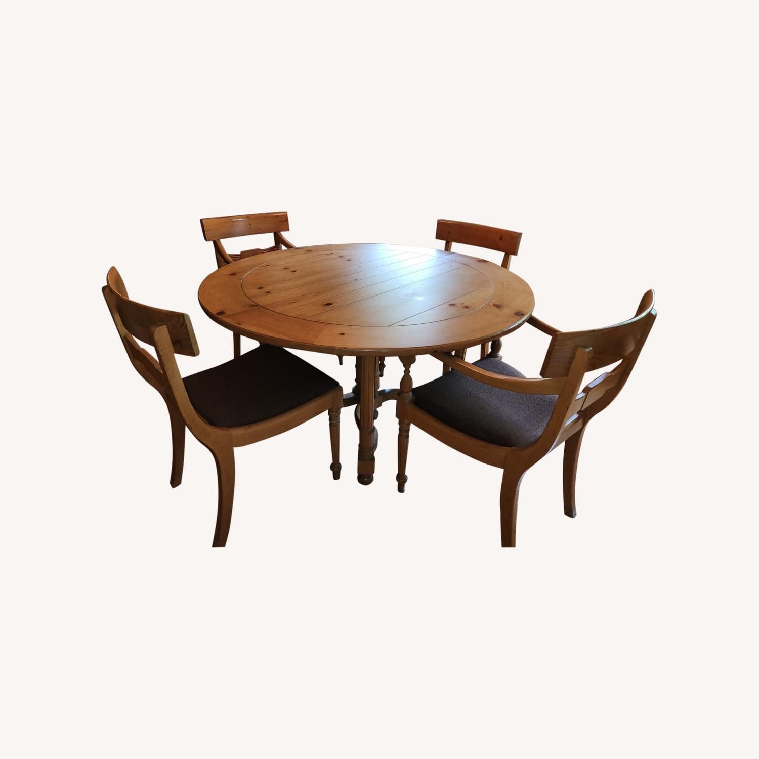 Oak Dining Table With 6 Chairs and 2 Leaves - AptDeco