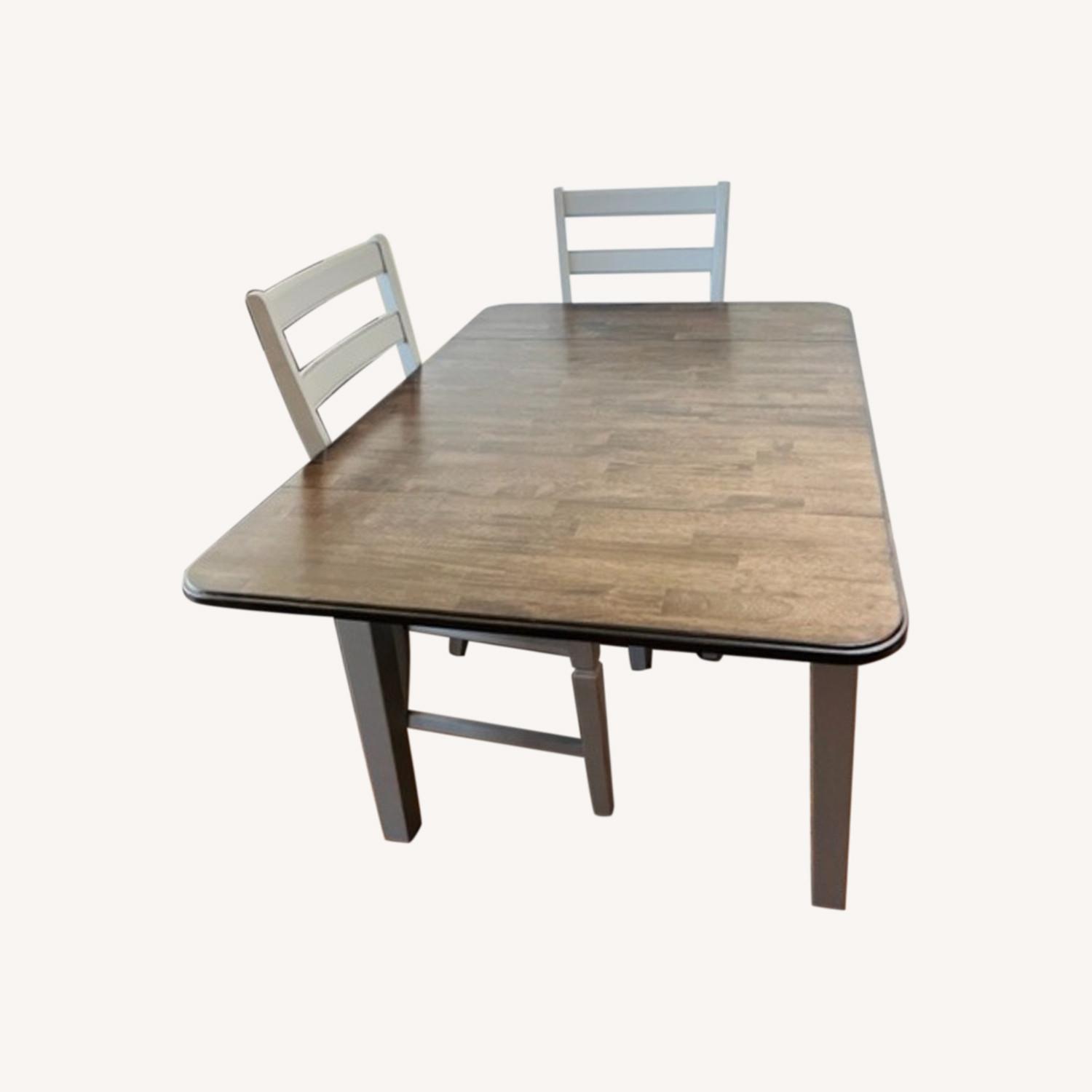 Rooms To Go Dining Table with 2 Chairs AptDeco