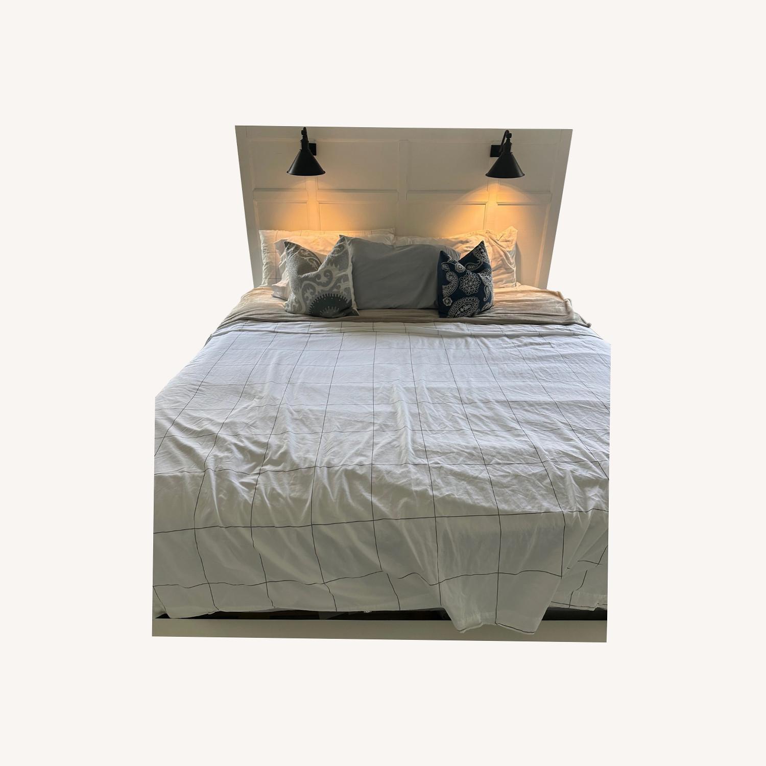 Raymour & Flanigan King Size Platform Storage Bed - image-0