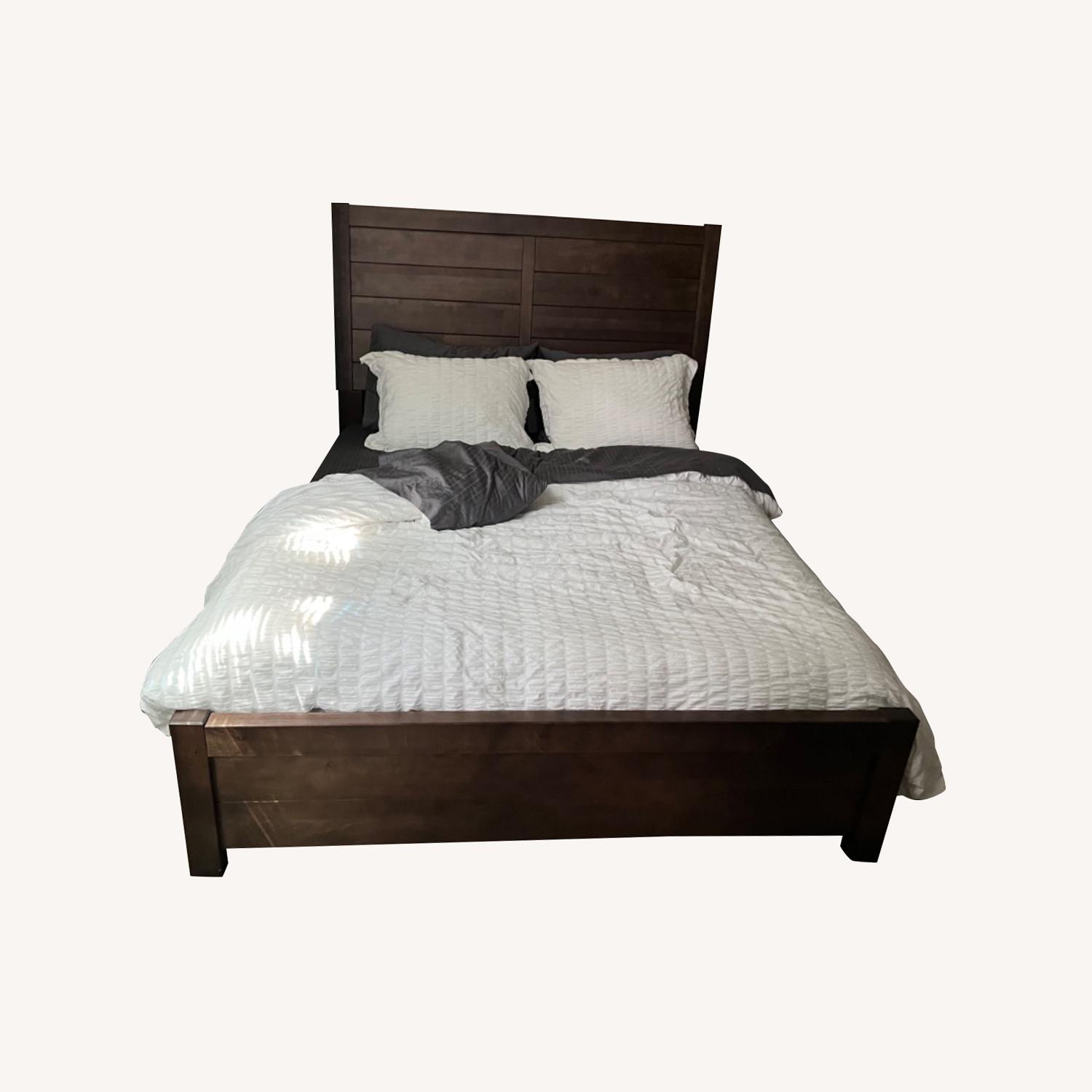 Gallery Sedgwick Queen Bed - image-0
