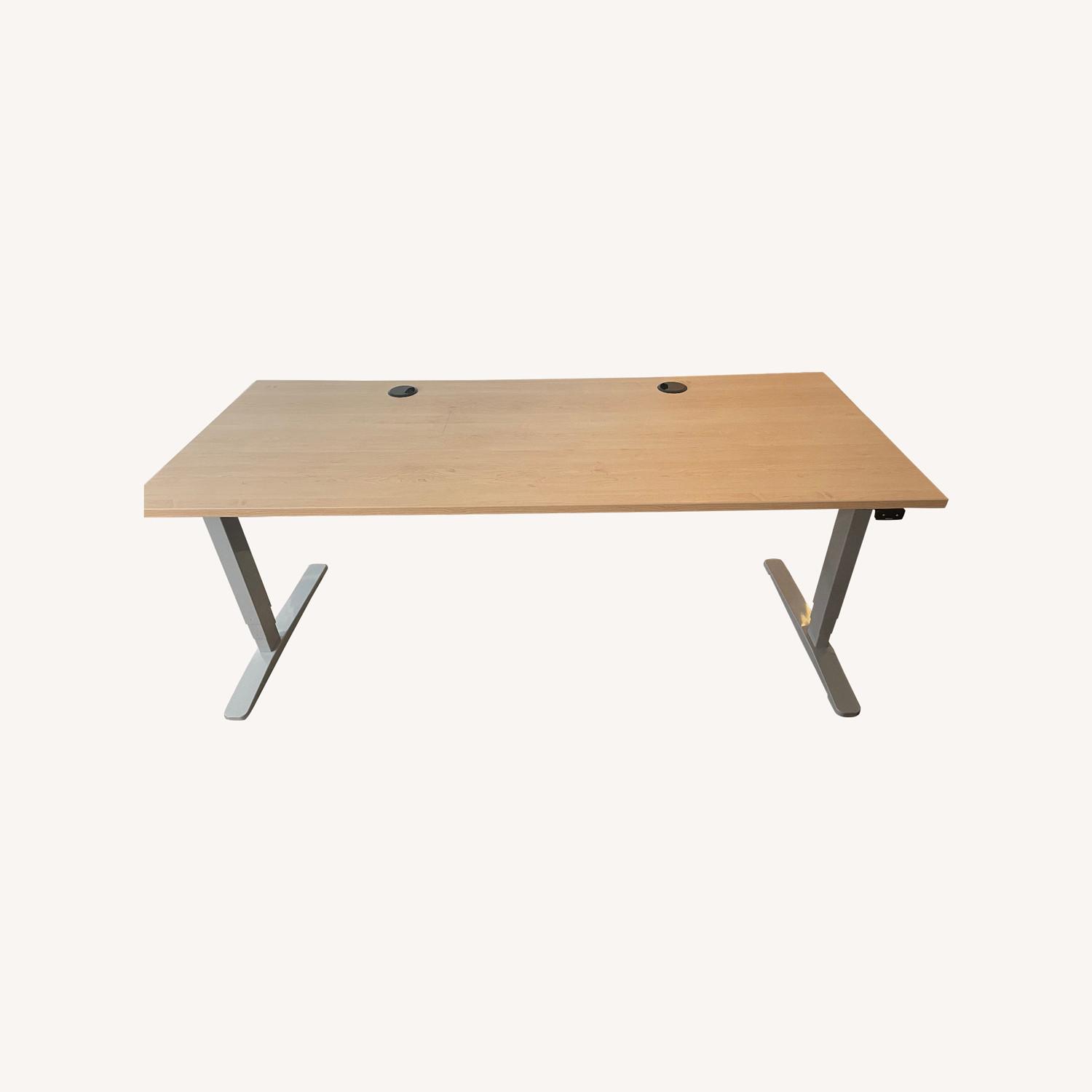 Uplift Desk AptDeco