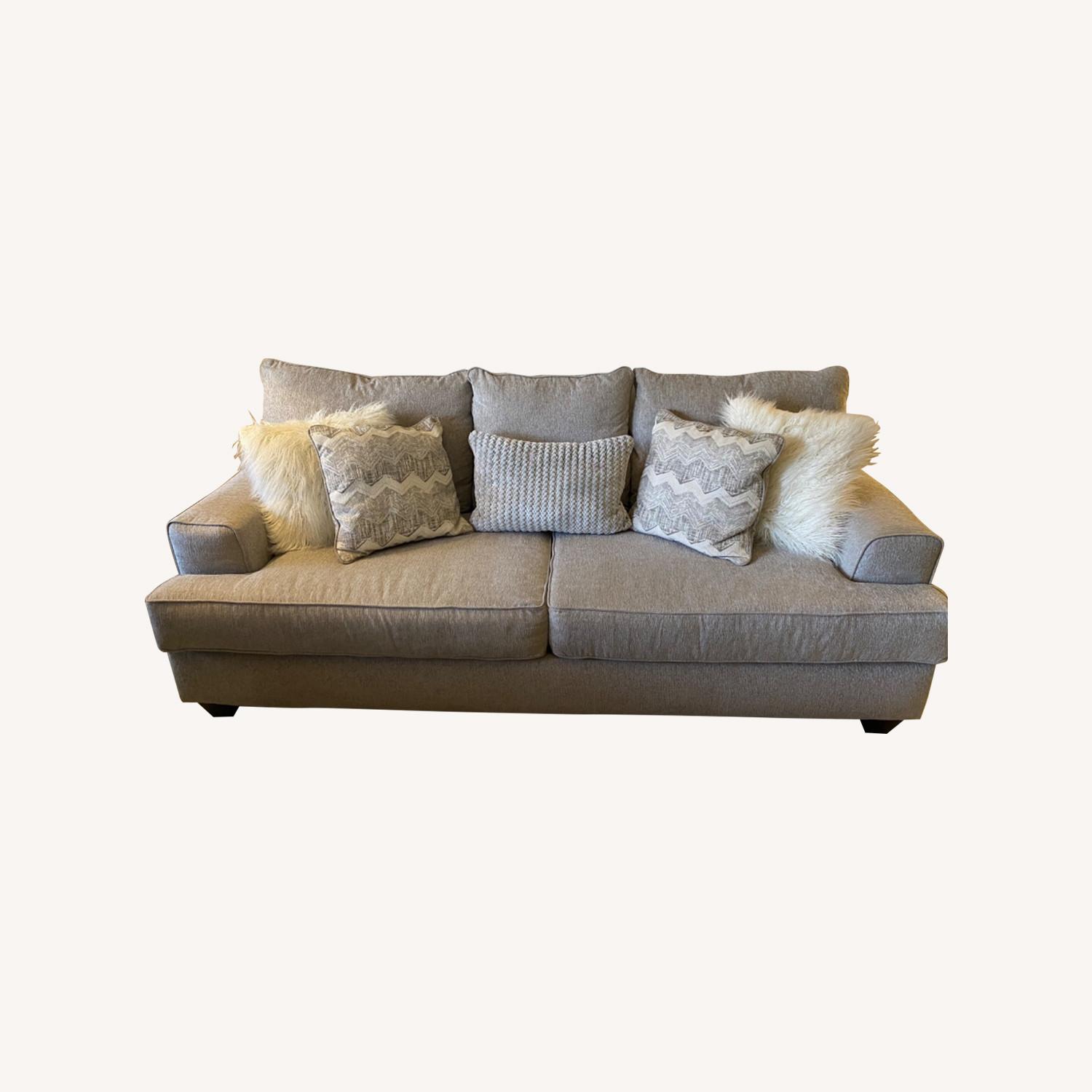 Rooms To Go Sofa - image-0