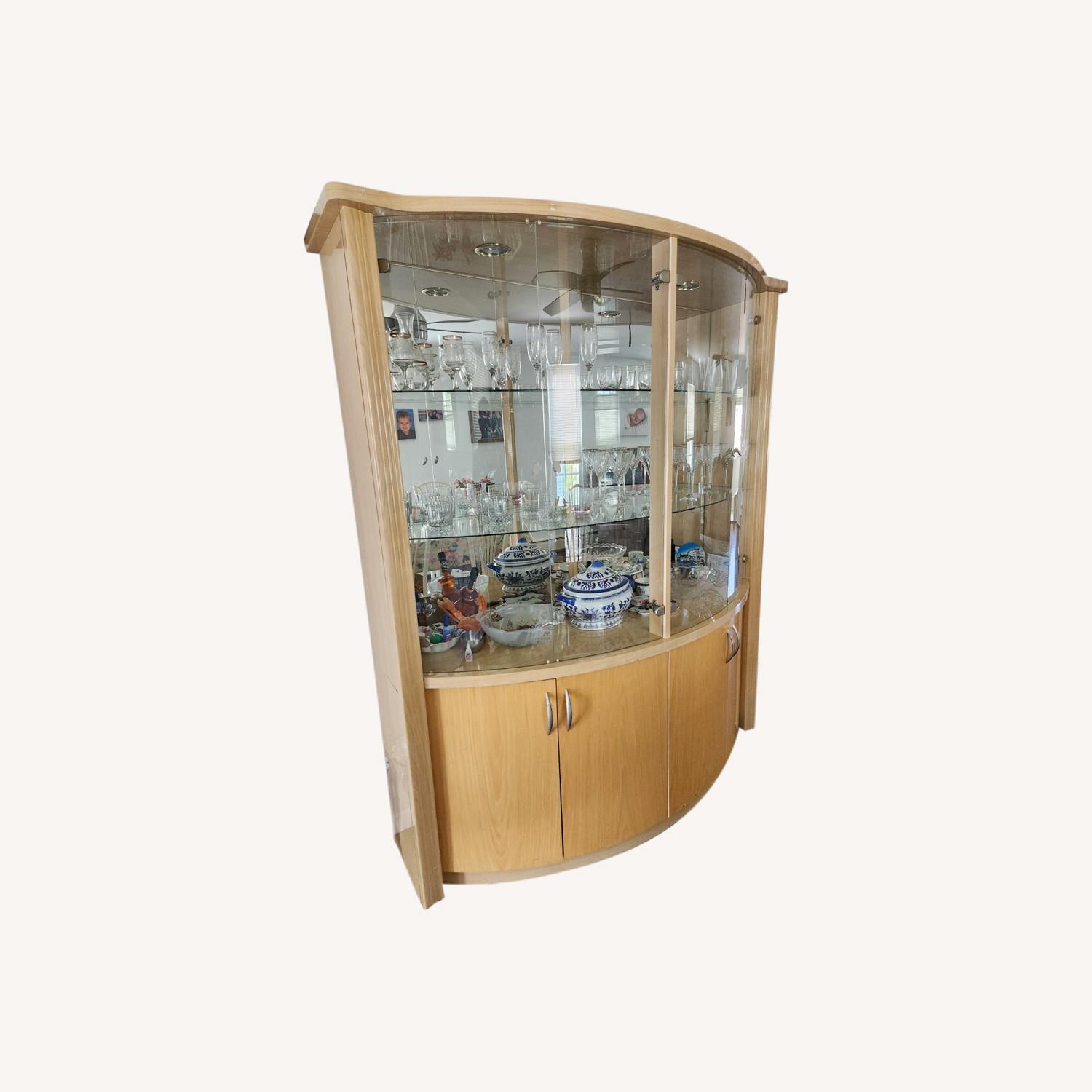 China Cabinet With Lighting - image-0