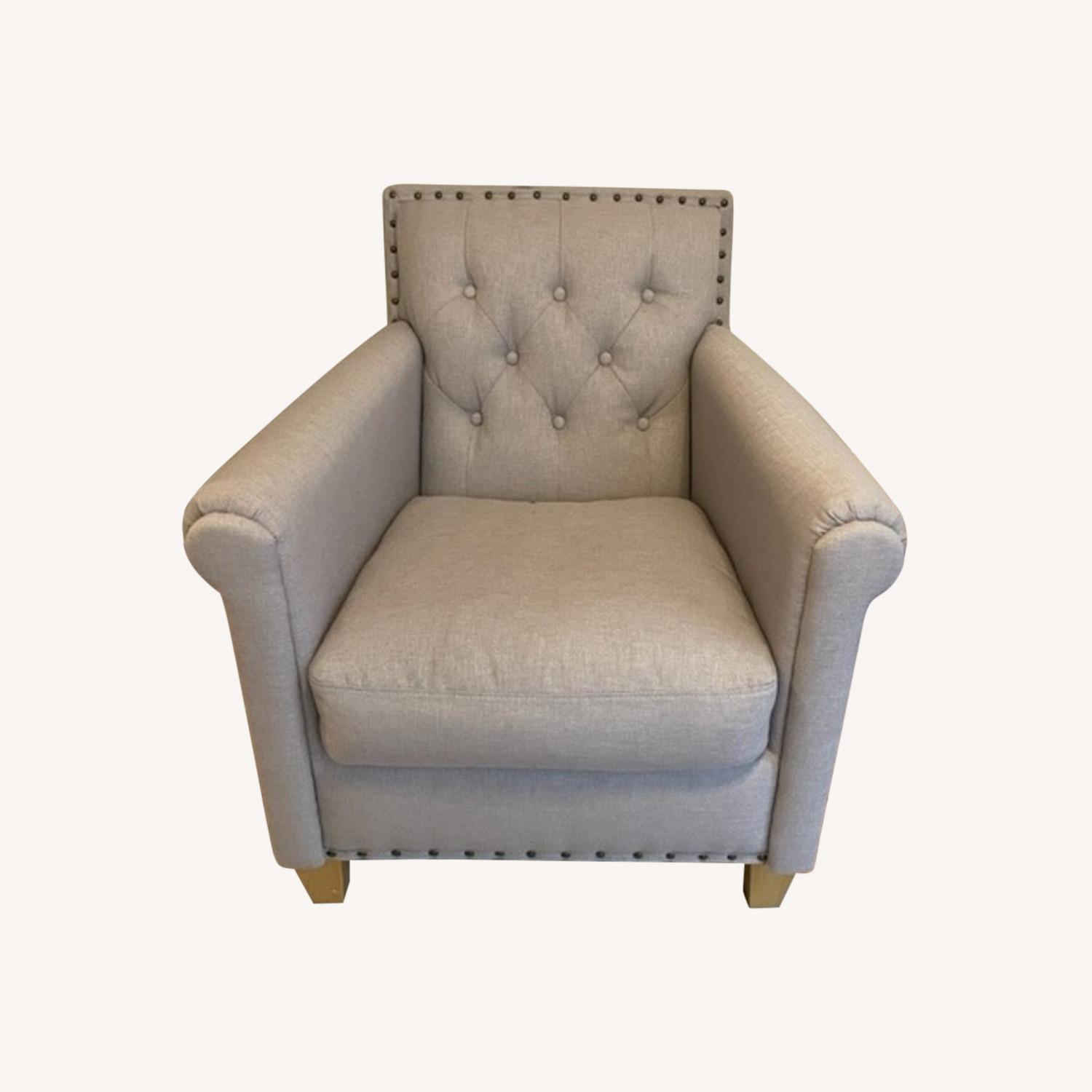 Light Grey Tufted and Studded Accent Chair AptDeco