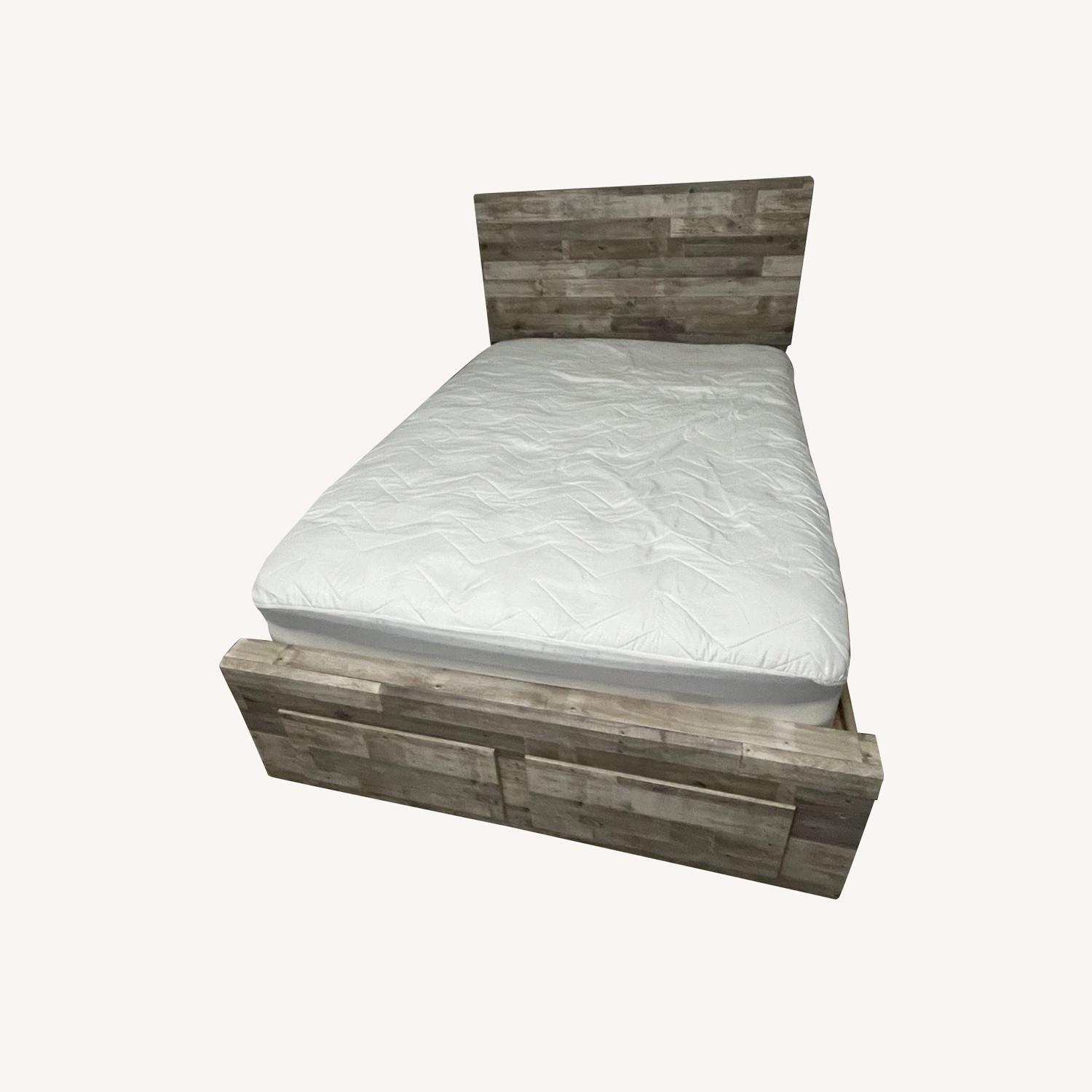 Ashley Furntiure Effie Whitewash Panel Bed (Full) - image-0