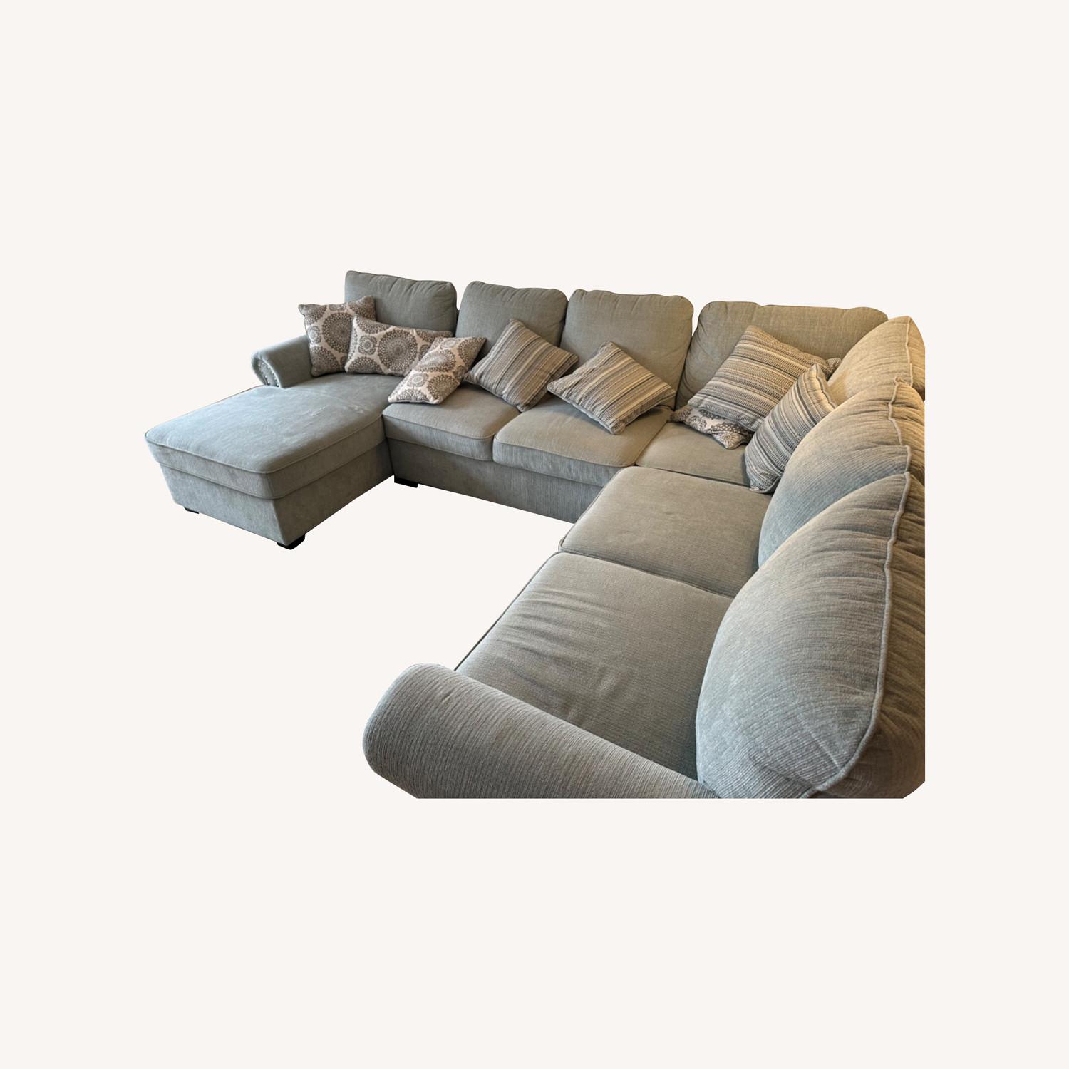 Bob's Discount Right Arm Facing Sectional - image-0