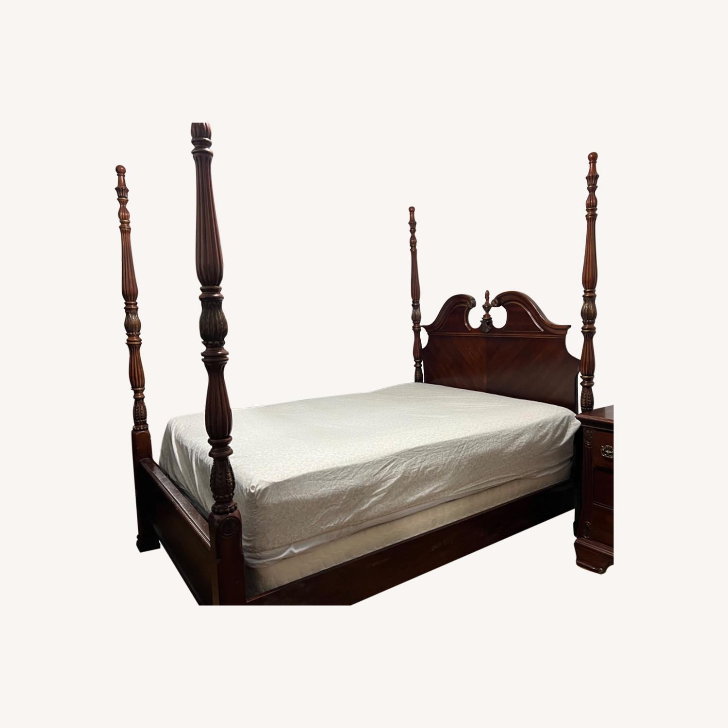 Raymour & Flanigan Wood Bed AptDeco