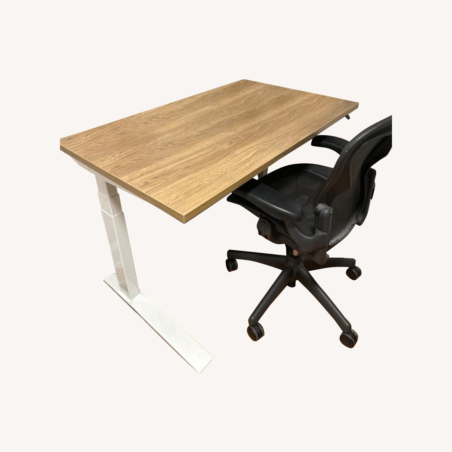 Fully Jarvis Adjustable Standing Desk - image-0