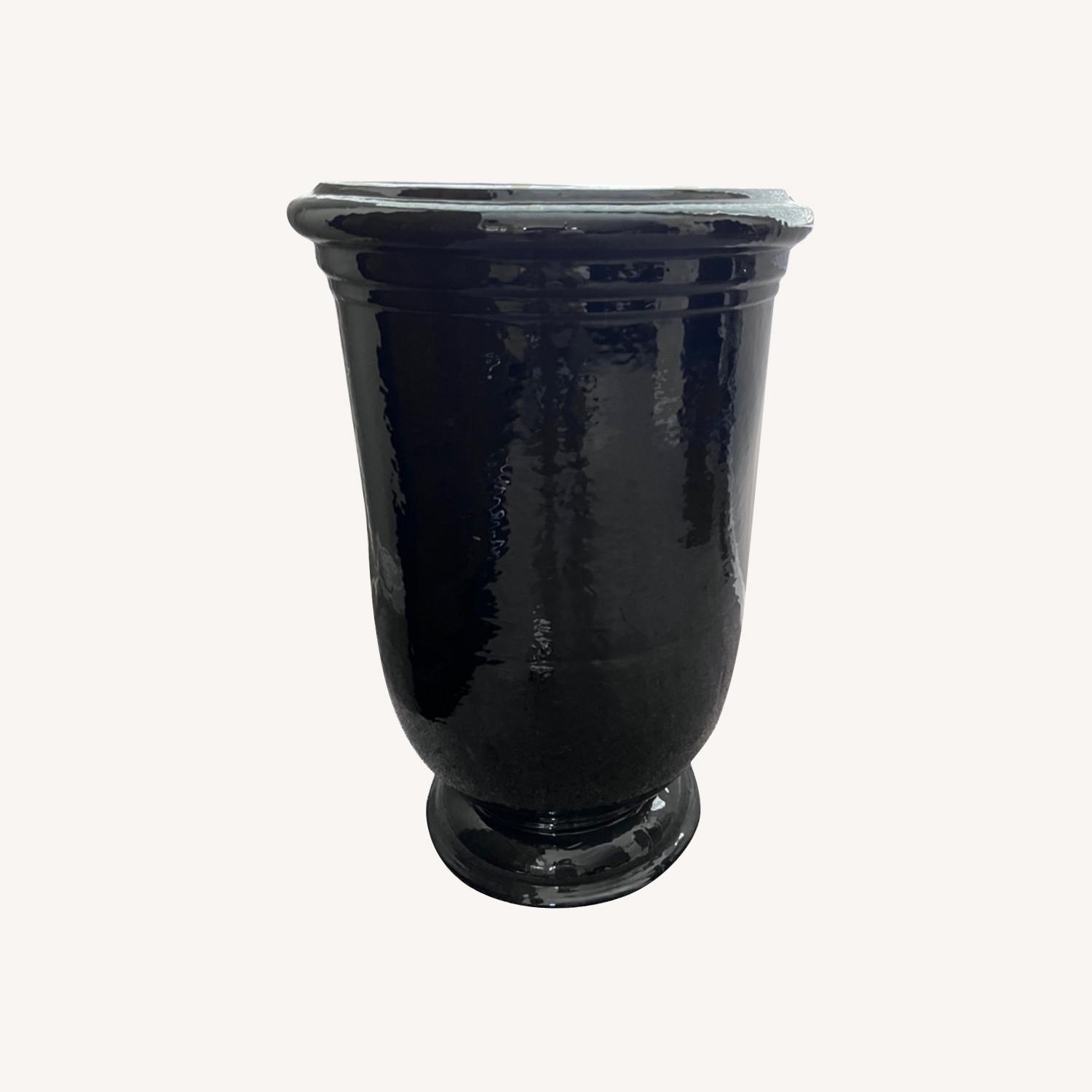 Arhats Black Urn - image-0