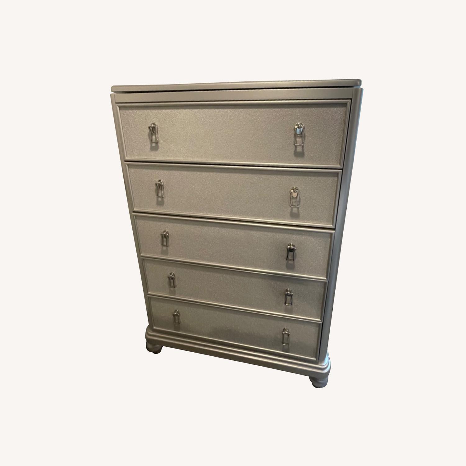 Bob's Discount Diva Lift Top Chest AptDeco