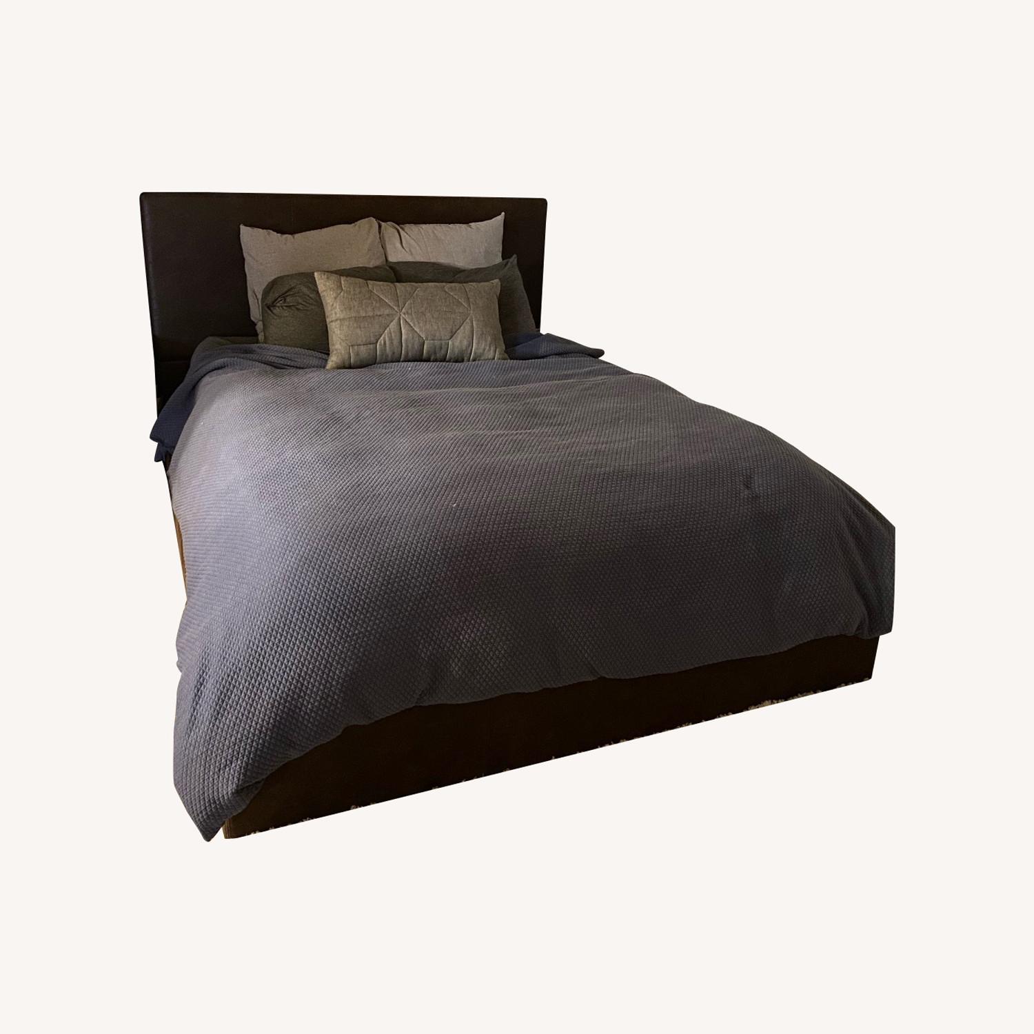 Bob's Discount Furniture Headboard/Bed Frame AptDeco