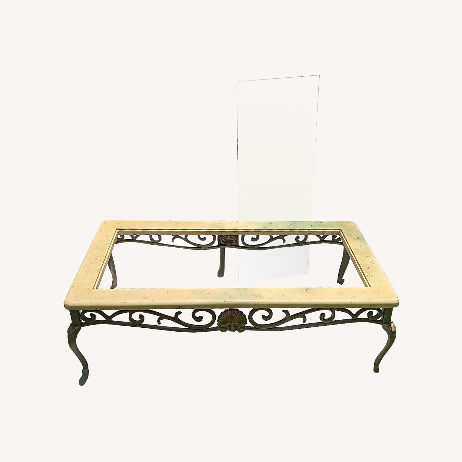JDI A Klaussner Company Coffee Table. - image-0