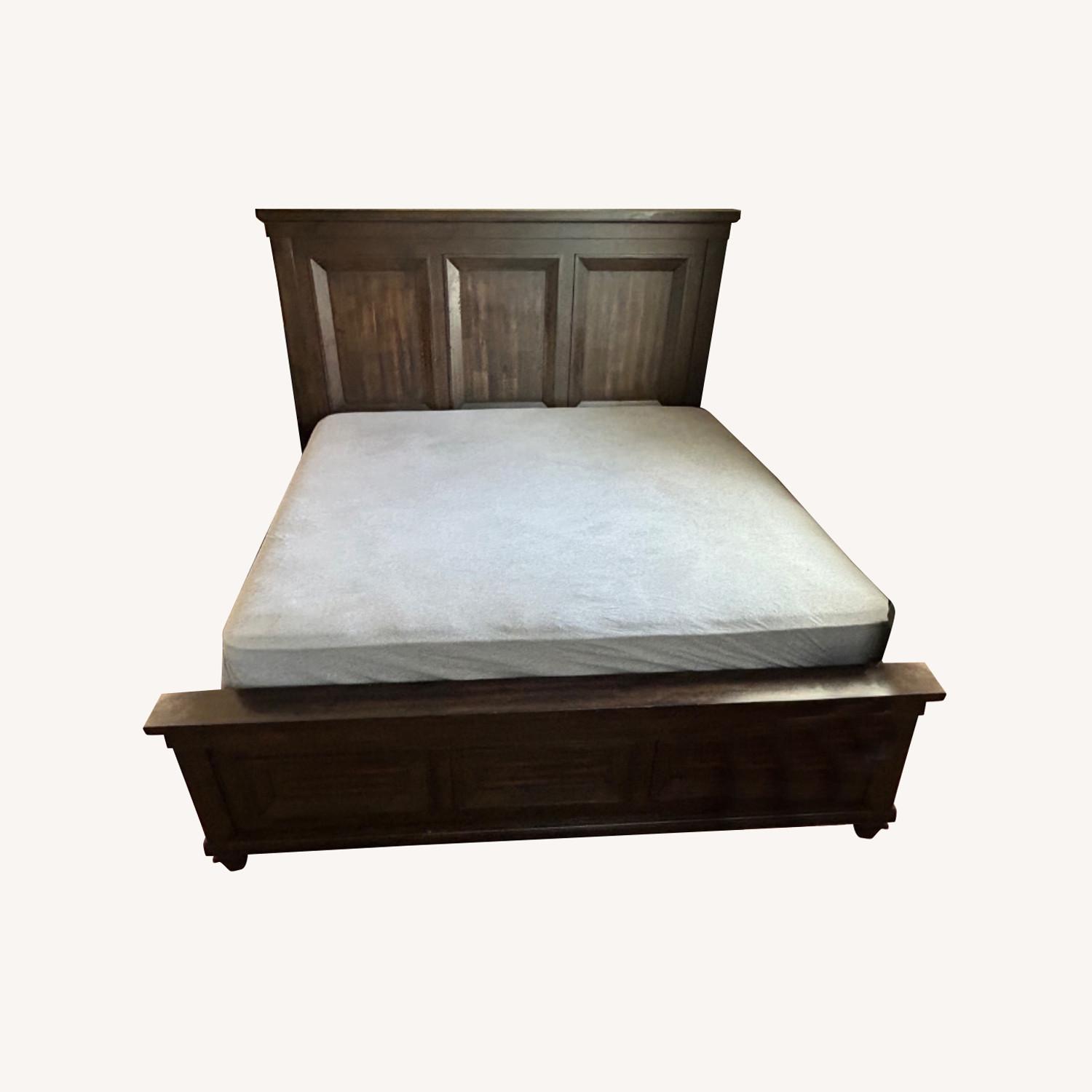 King Size Bed - image-0