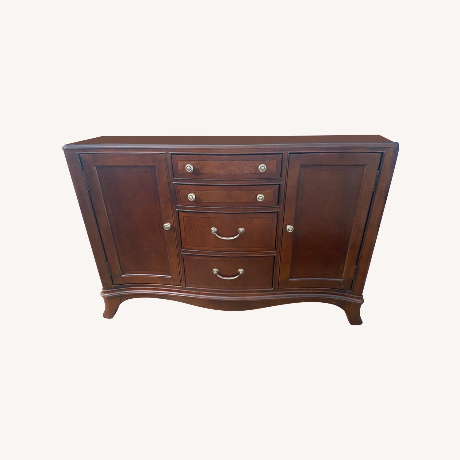 Raymour & Flanigan Buffet / AptDeco