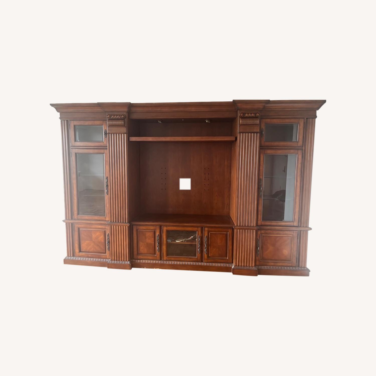 Raymour & Flanigan Wall Unit AptDeco