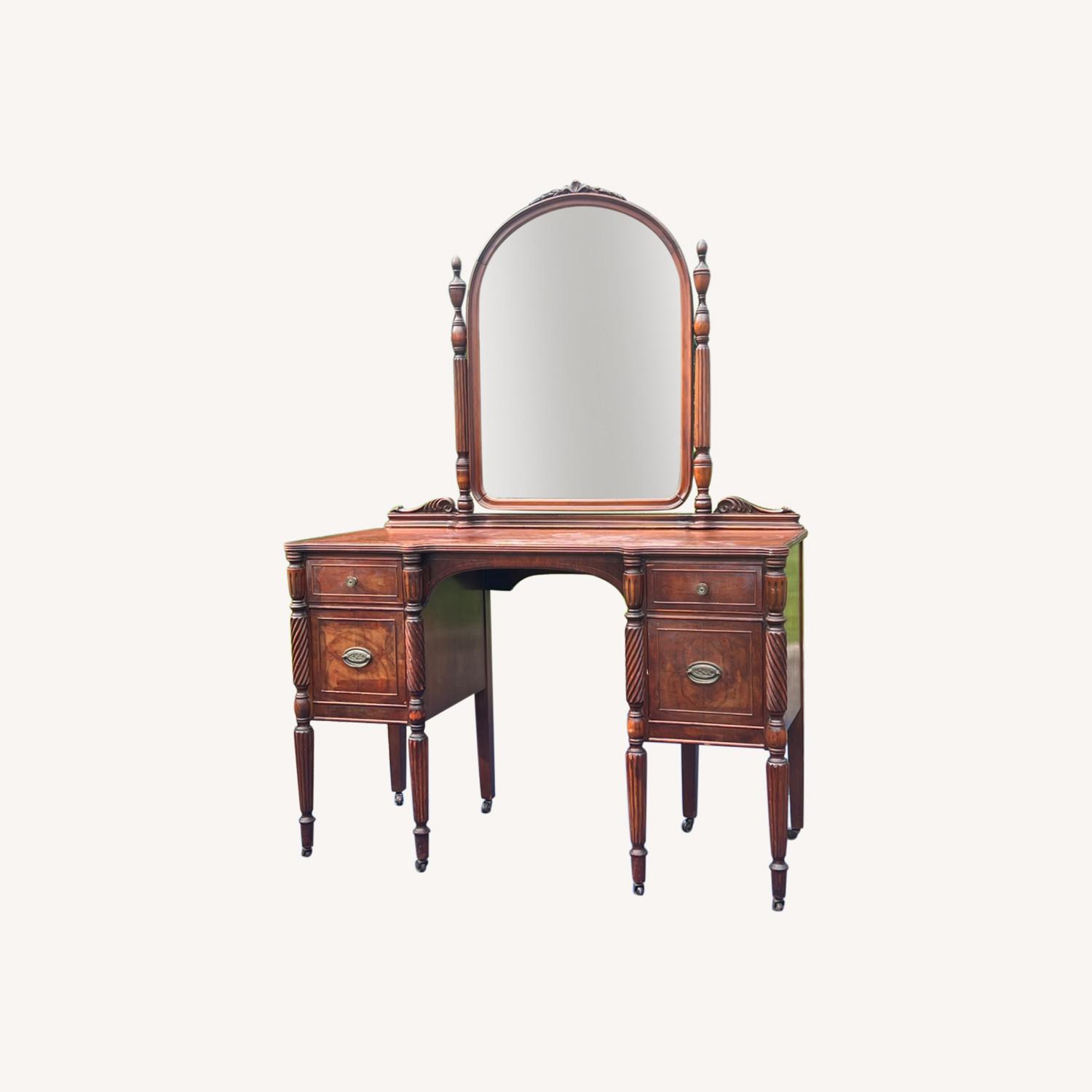 Vintage Vanity AptDeco