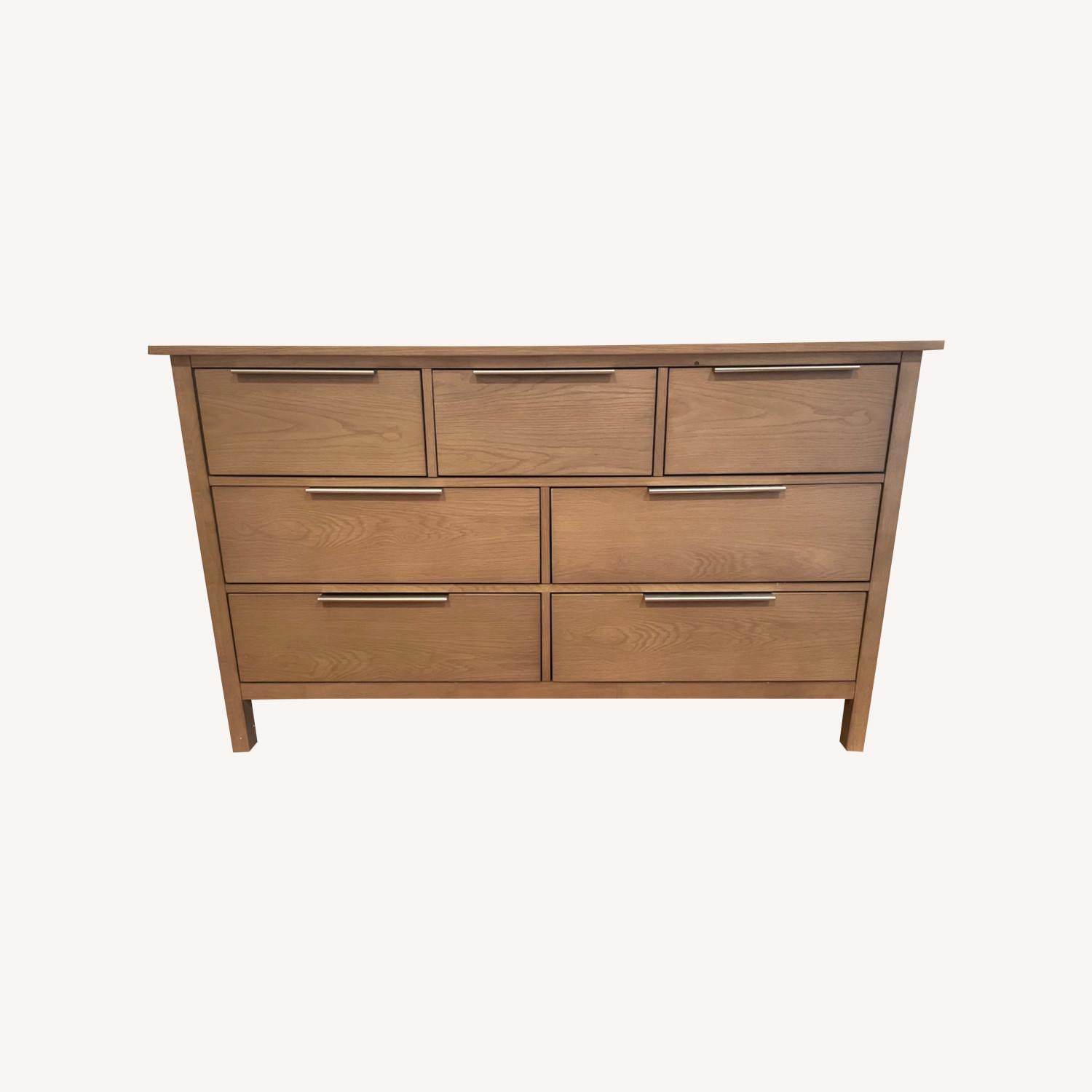 Nature and Dresser - image-0