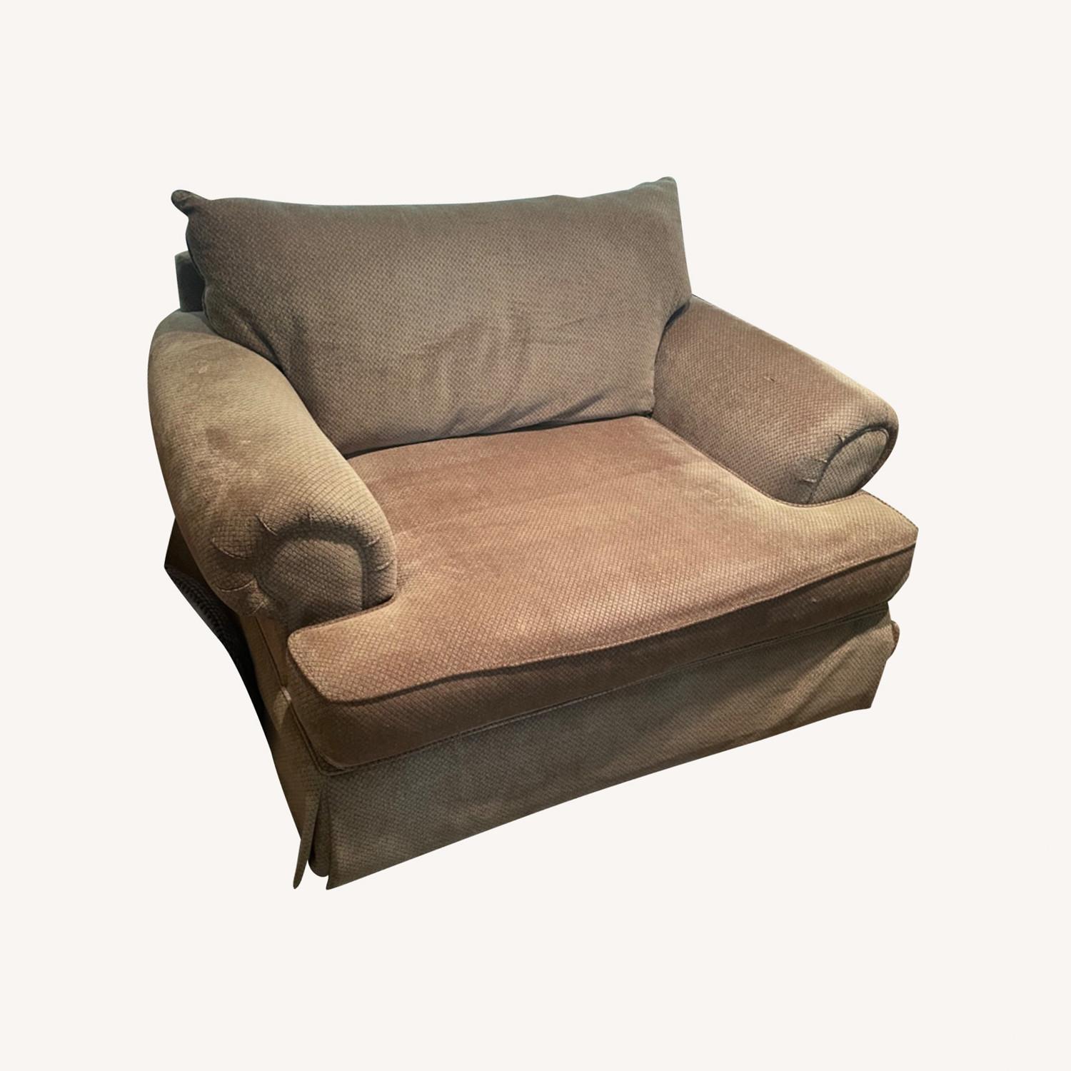 Raymour & Flanigan Chair & Half AptDeco