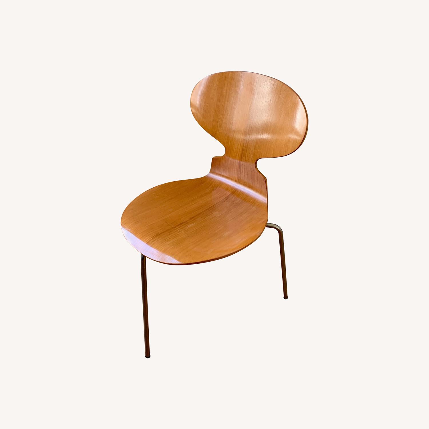 Arne Jacobsen 3-leg Ant Chairs, Set of 3 - image-11