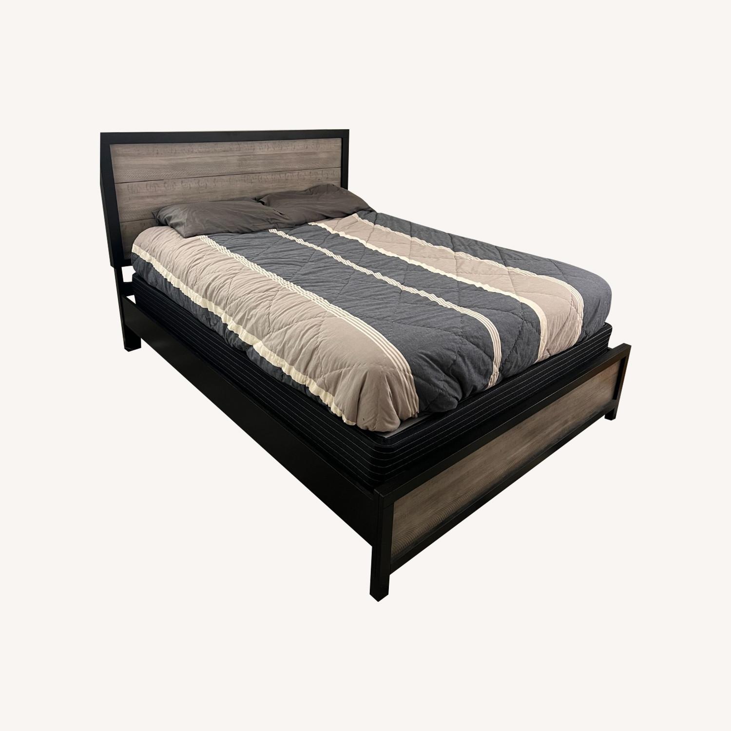 Bob's Discount Black and Gray Queen Bed - image-0