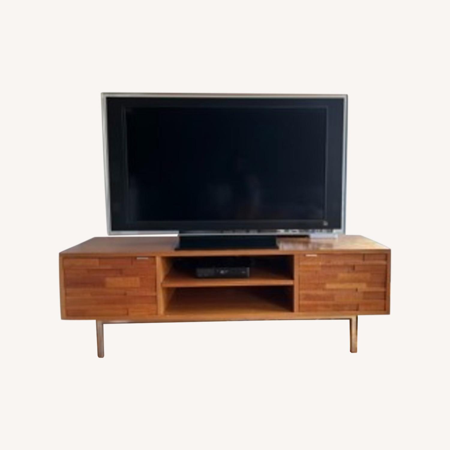 Room & Board Innes Media AptDeco