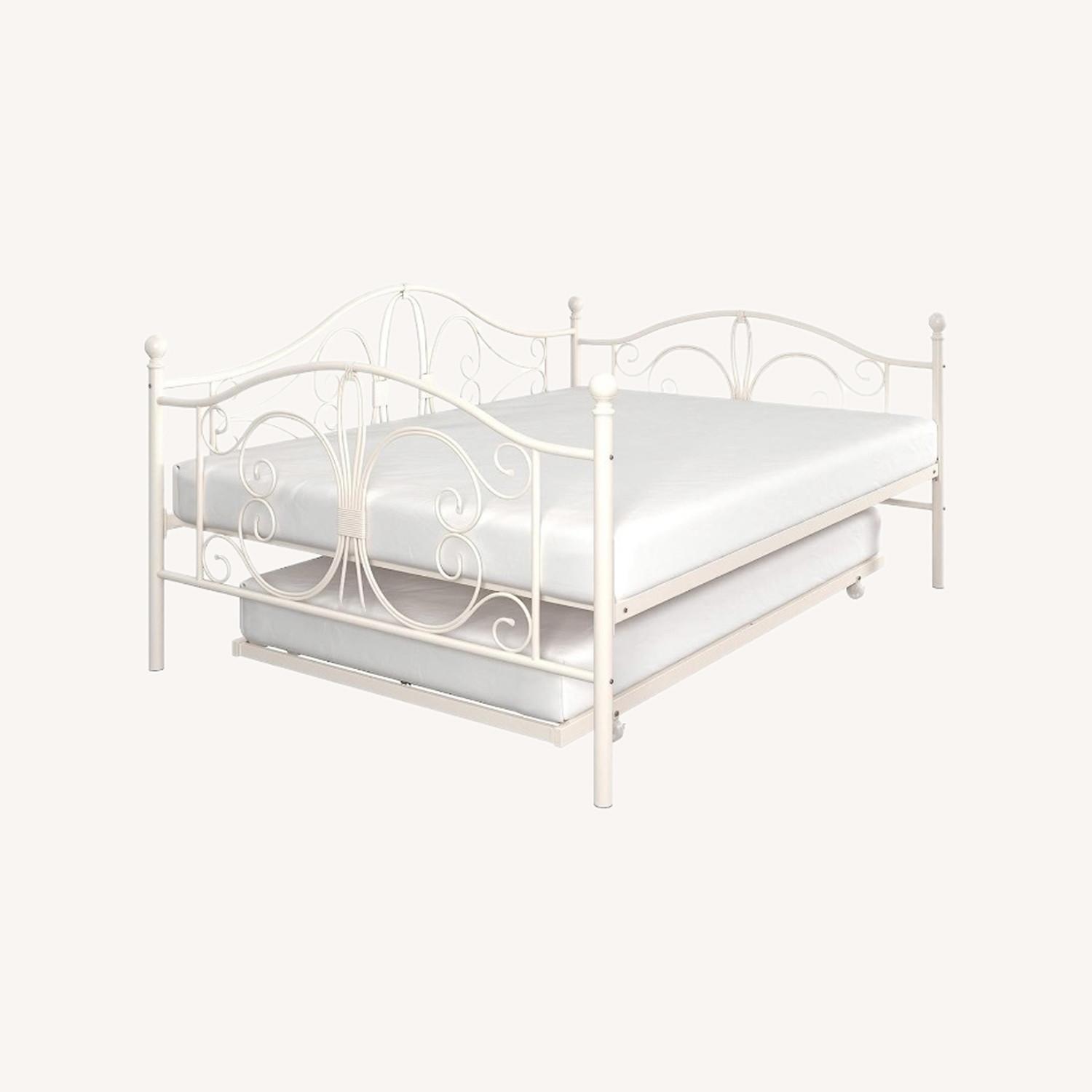 Full Sized Daybed with Trundle - image-0