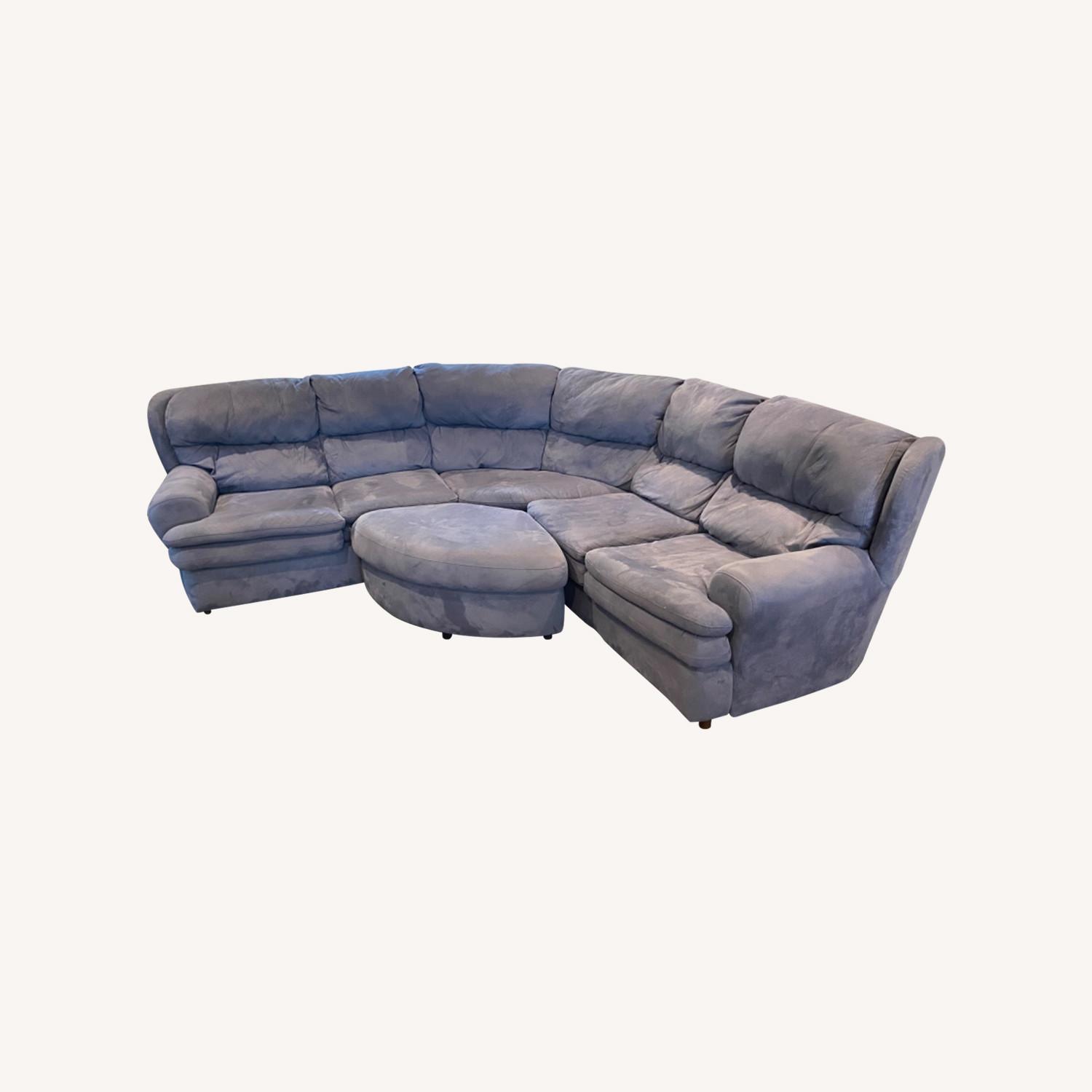 Benchcraft Sectional Couch with rolling Ottoman - image-0