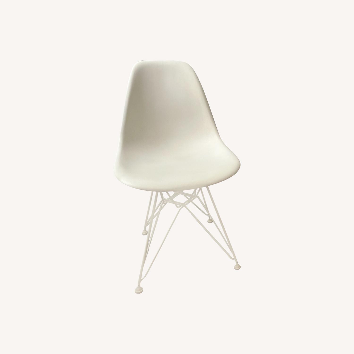 Eames Molded Plastic Side Chair - Set of 2 - AptDeco