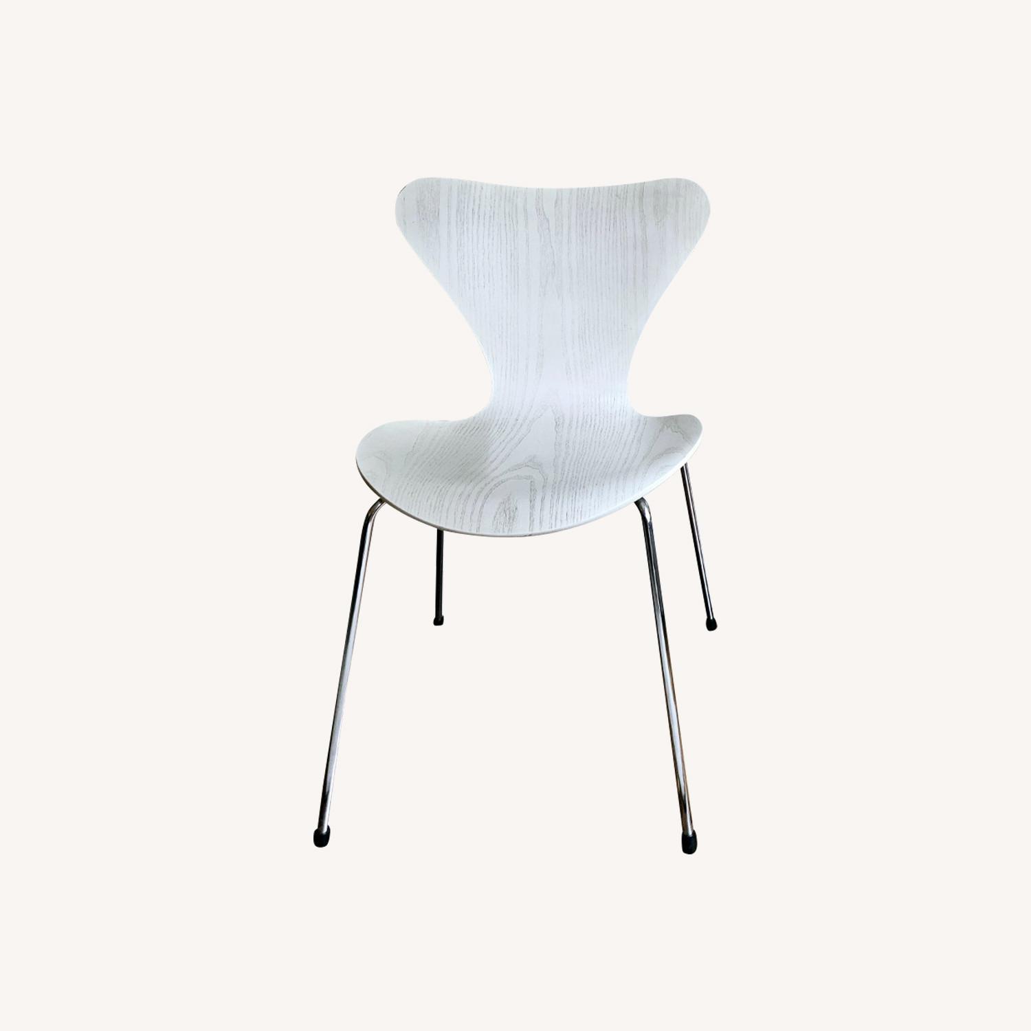 Fritz Hansen Jacobsen Series 7 Chairs - Pair - AptDeco