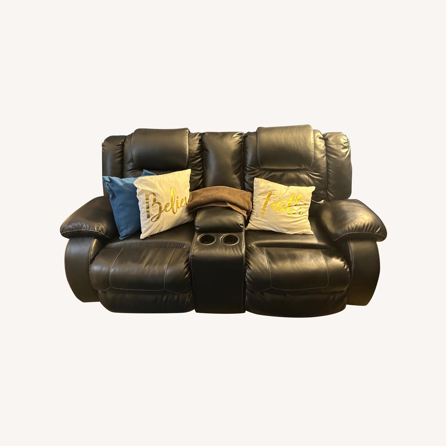 Jennifer Convertibles 3 Seater Sofa AptDeco