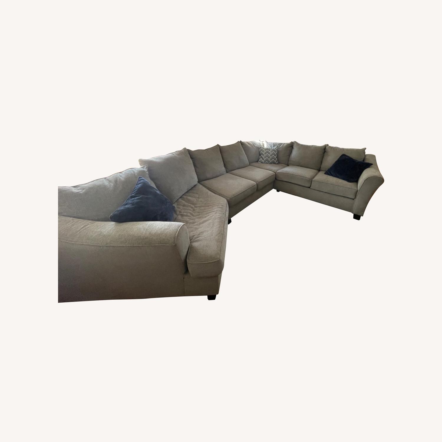 Jordans Furniture 3 Piece Sectional - image-4