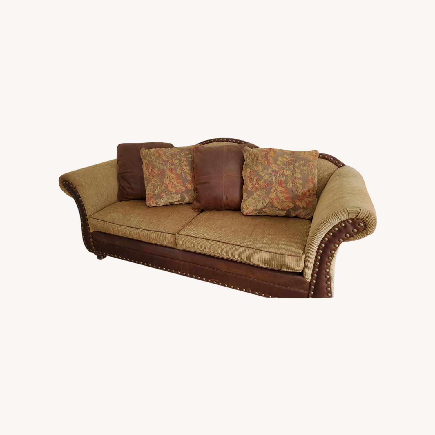 King Hickory Sofa AptDeco