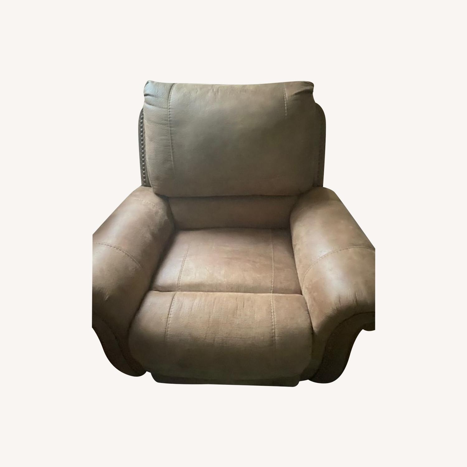 Ashley Larkinhurst Recliner - image-0