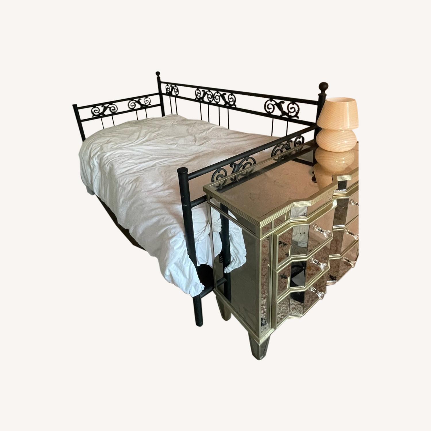 Victorian Cast Iron Day Bed AptDeco