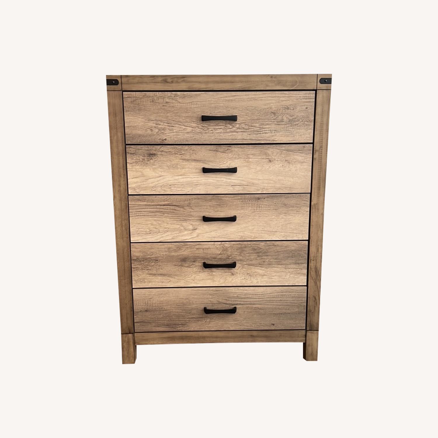 Raymour & Flanigan Ardley Bedroom Chest AptDeco