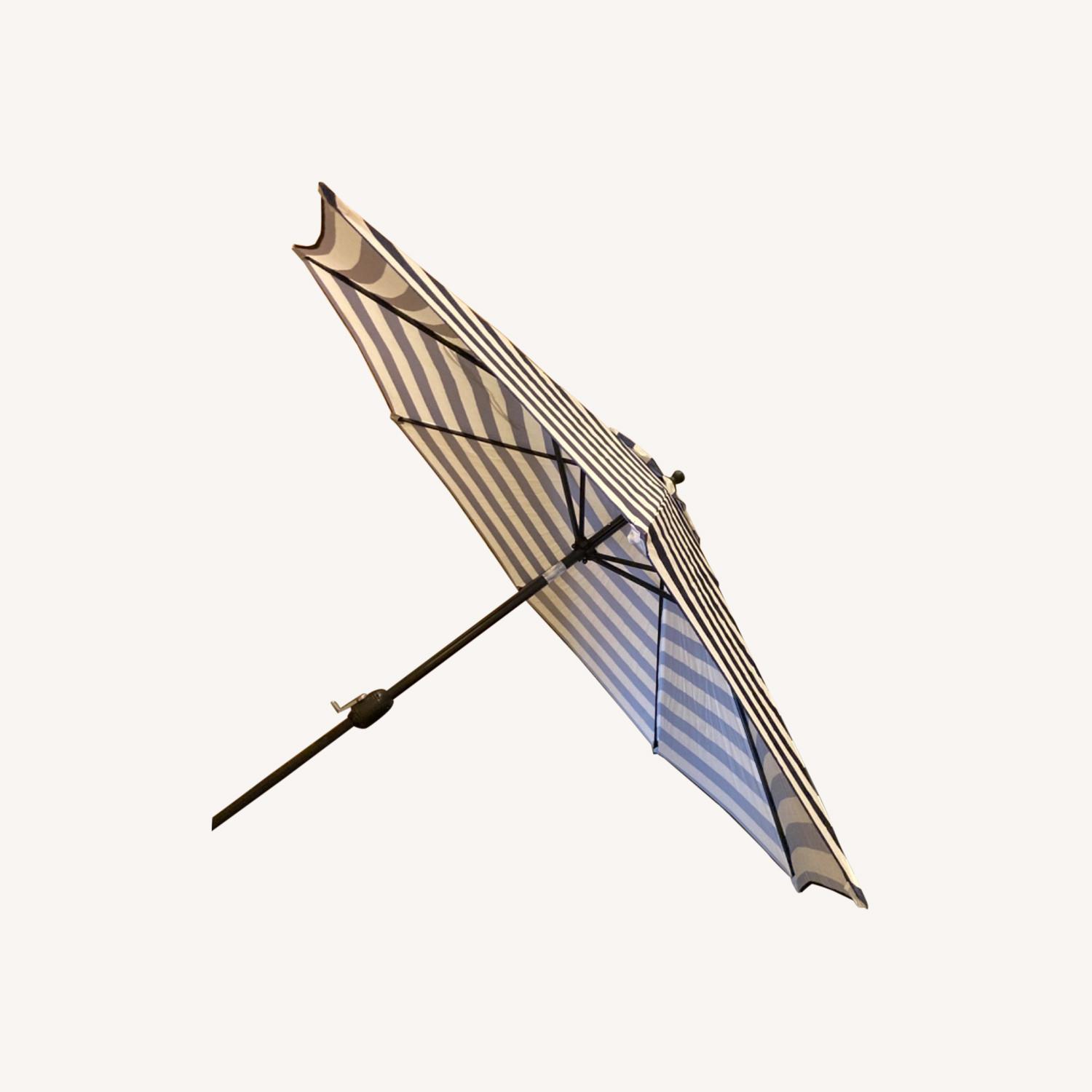 9ft Sturdy Patio Umbrella AptDeco