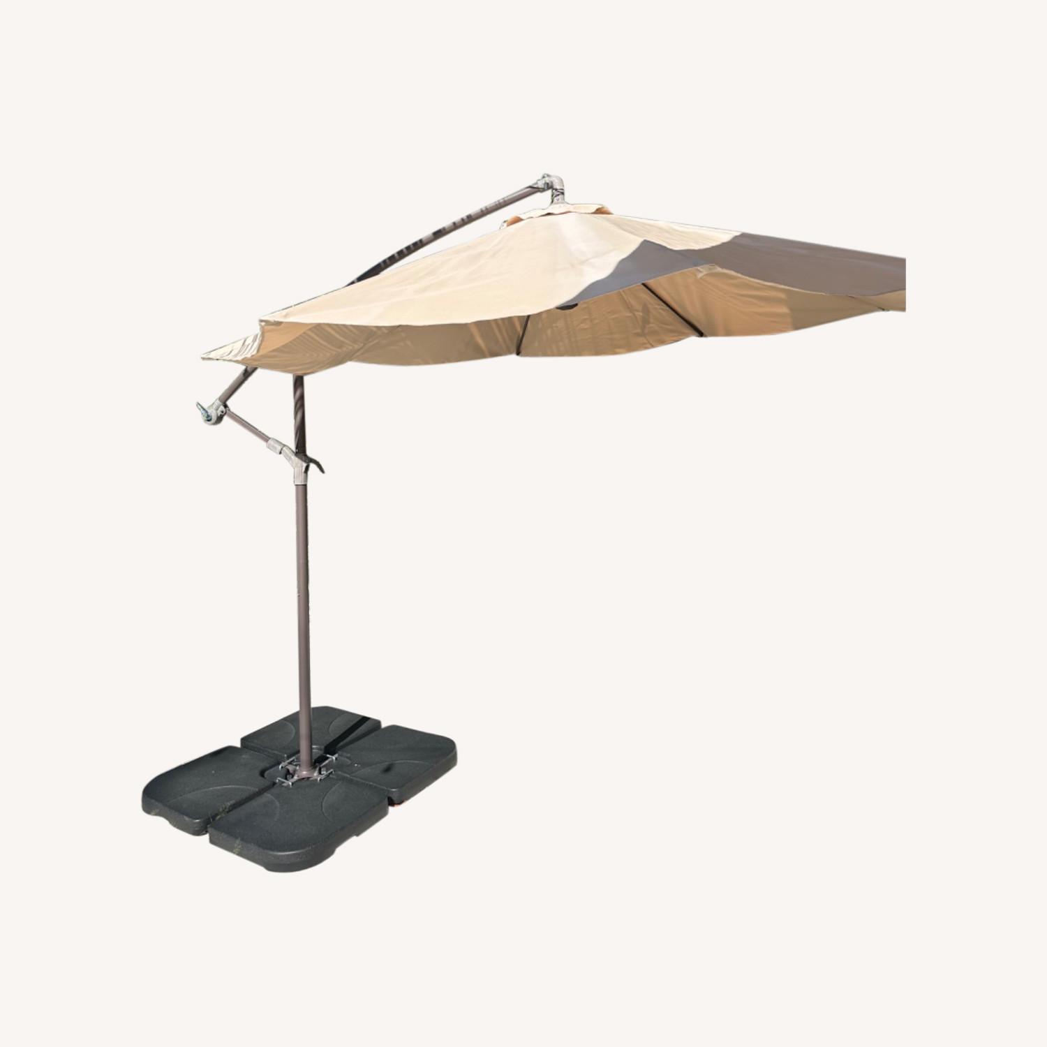 Patio Umbrella with Base AptDeco