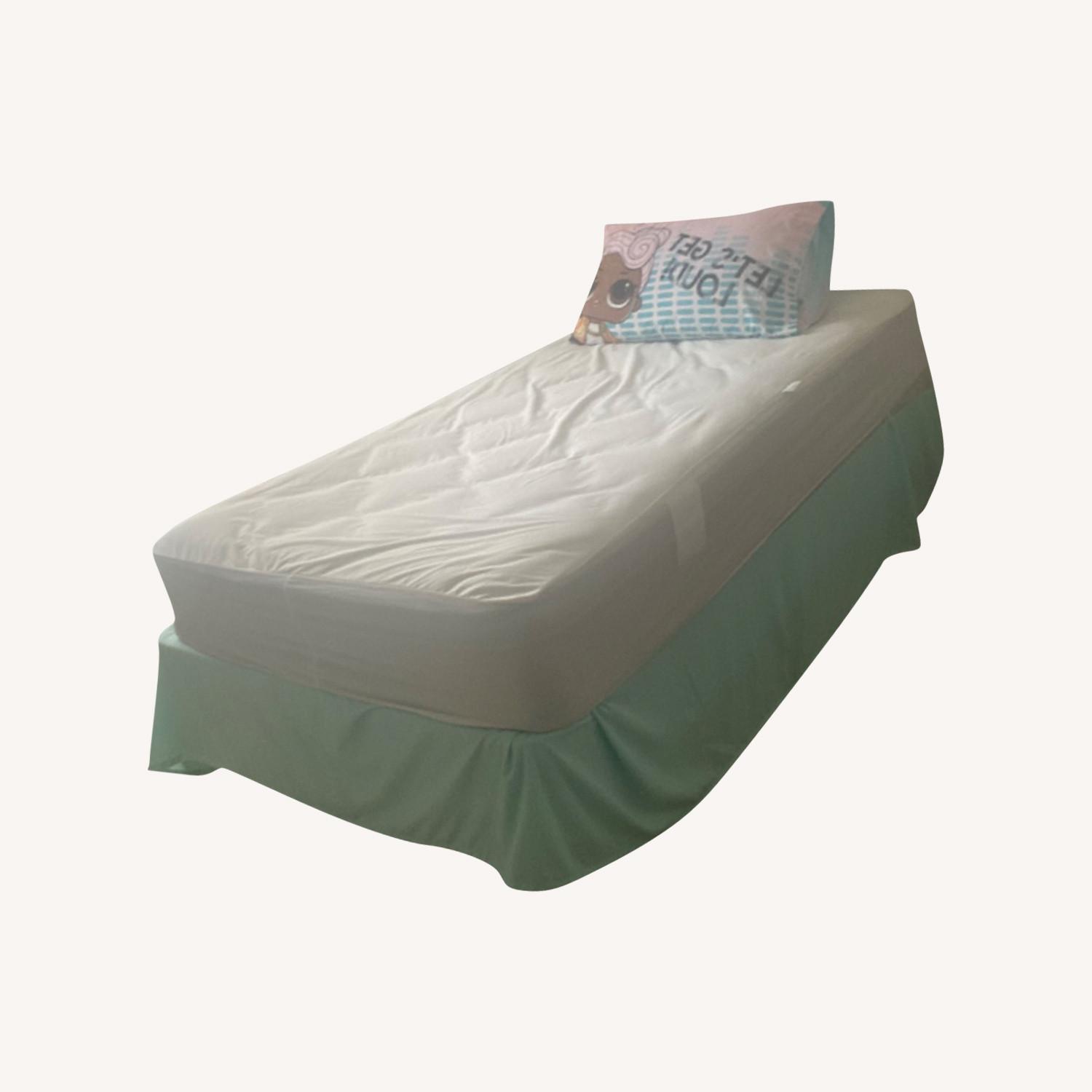 Twin Bed - image-0