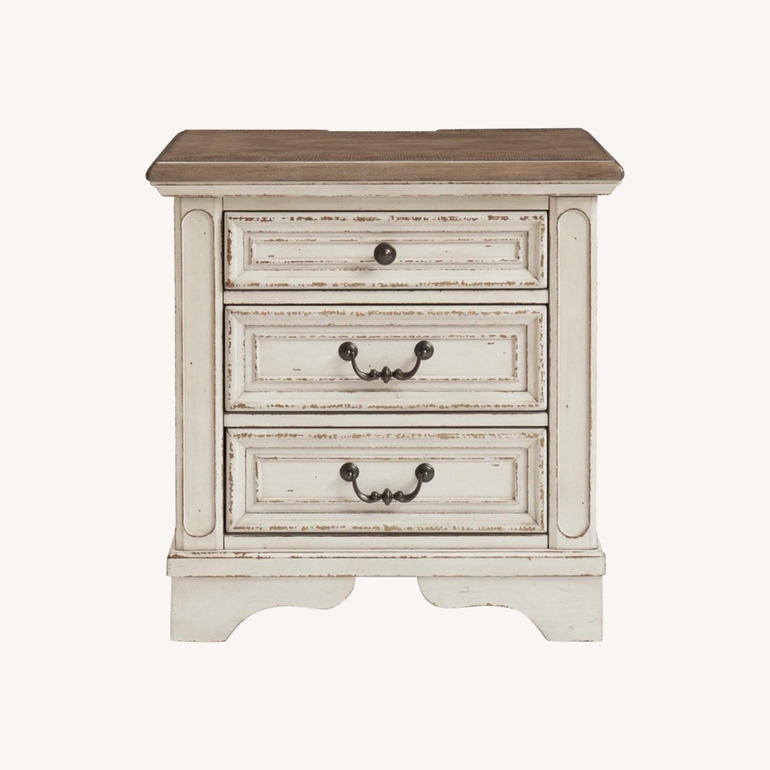 Ashley Wystfield Coffee Table with Lift Top AptDeco