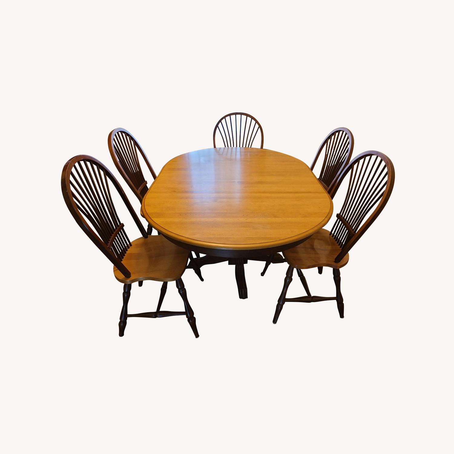 Canadel Pedestal Table & Chairs - image-0