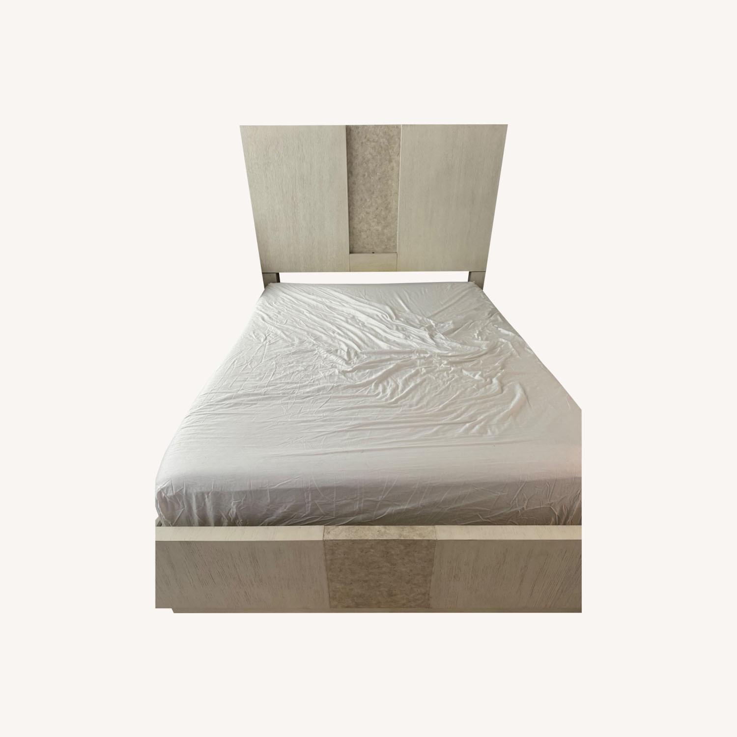 Raymour & Flanigan Laguna Bed - image-0