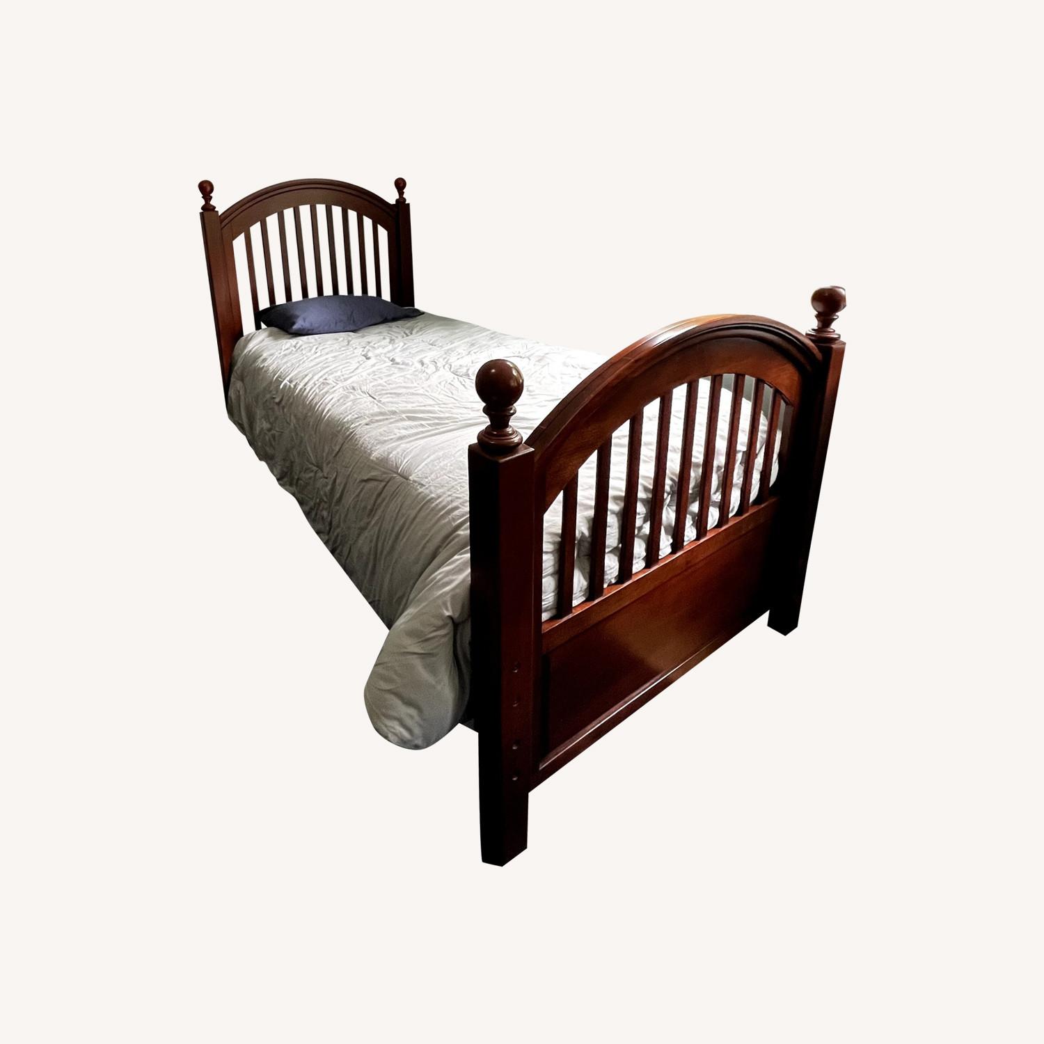 Raymour & Flanigan Twin Bed with Trundle AptDeco